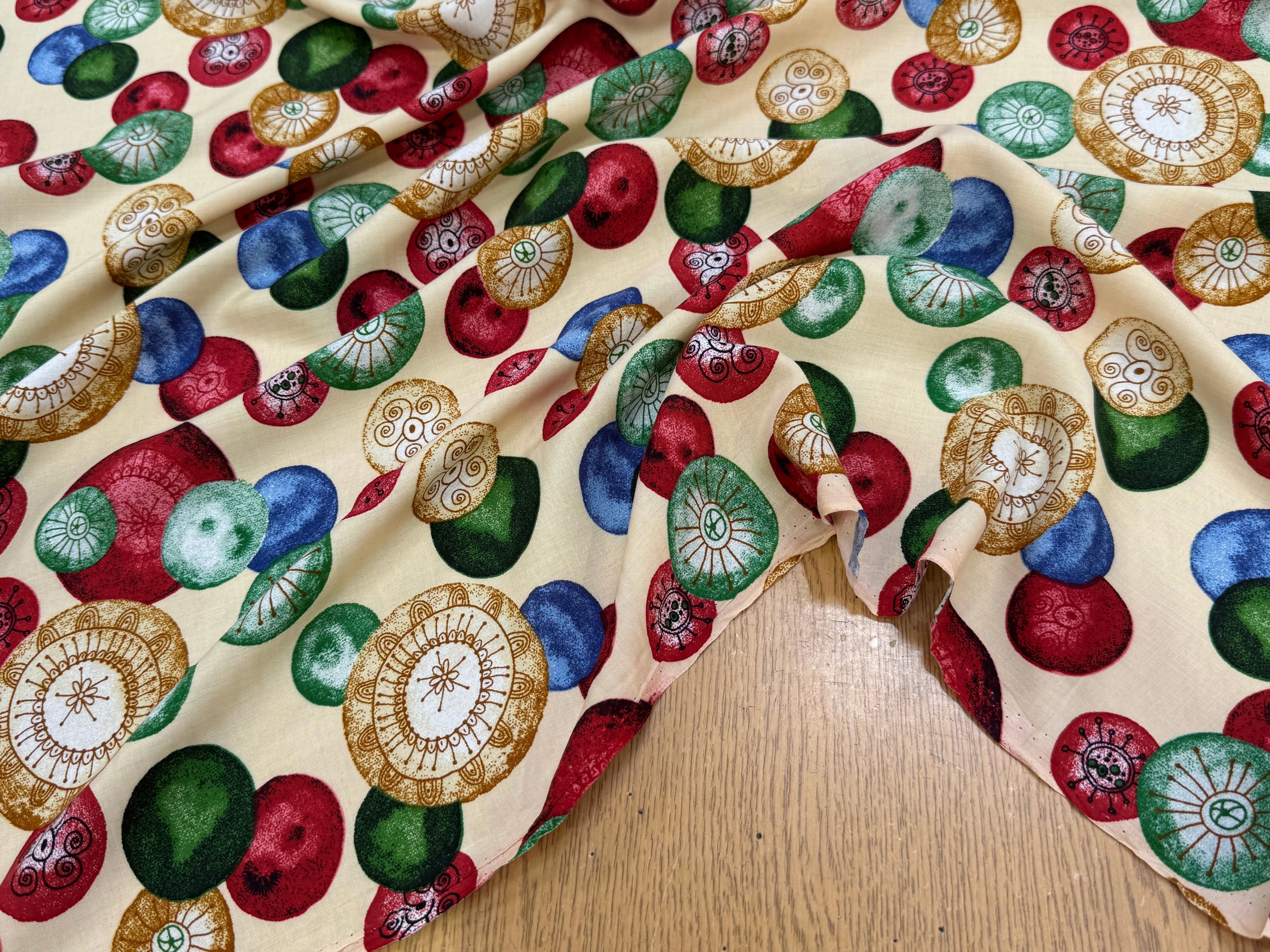 TISSU 100% VISCOSE IMPRIMÉ FOND CREME MOTIFS CIRCULAIRES - My Little Coupon