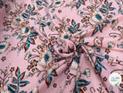 TISSU 100% VISCOSE IMPRIMÉ FOND ROSE - My Little Coupon