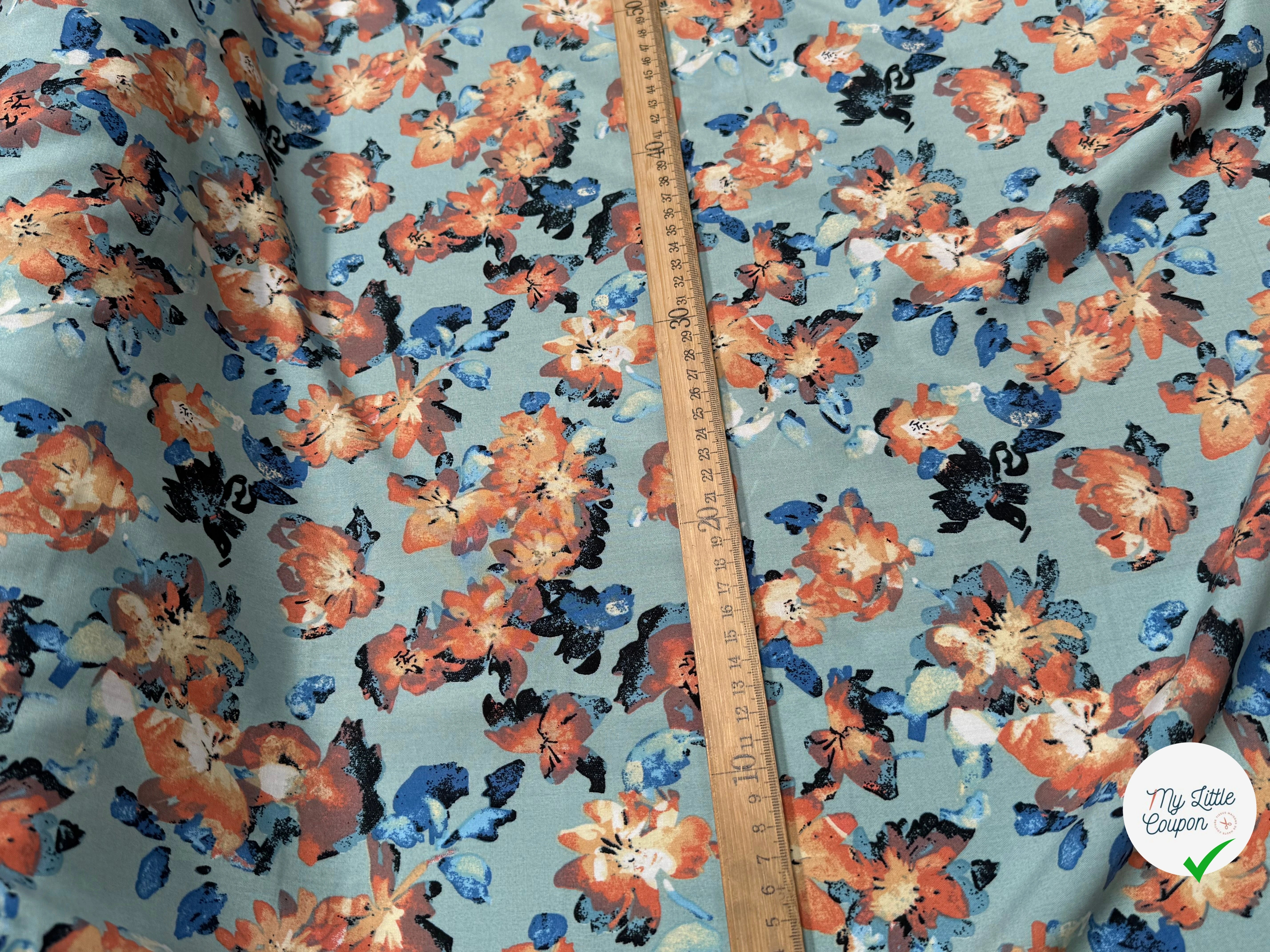 TISSU 100% VISCOSE IMPRIMÉ GROSSES BASES DE FLEURS FOND VERT D'EAU - My Little Coupon