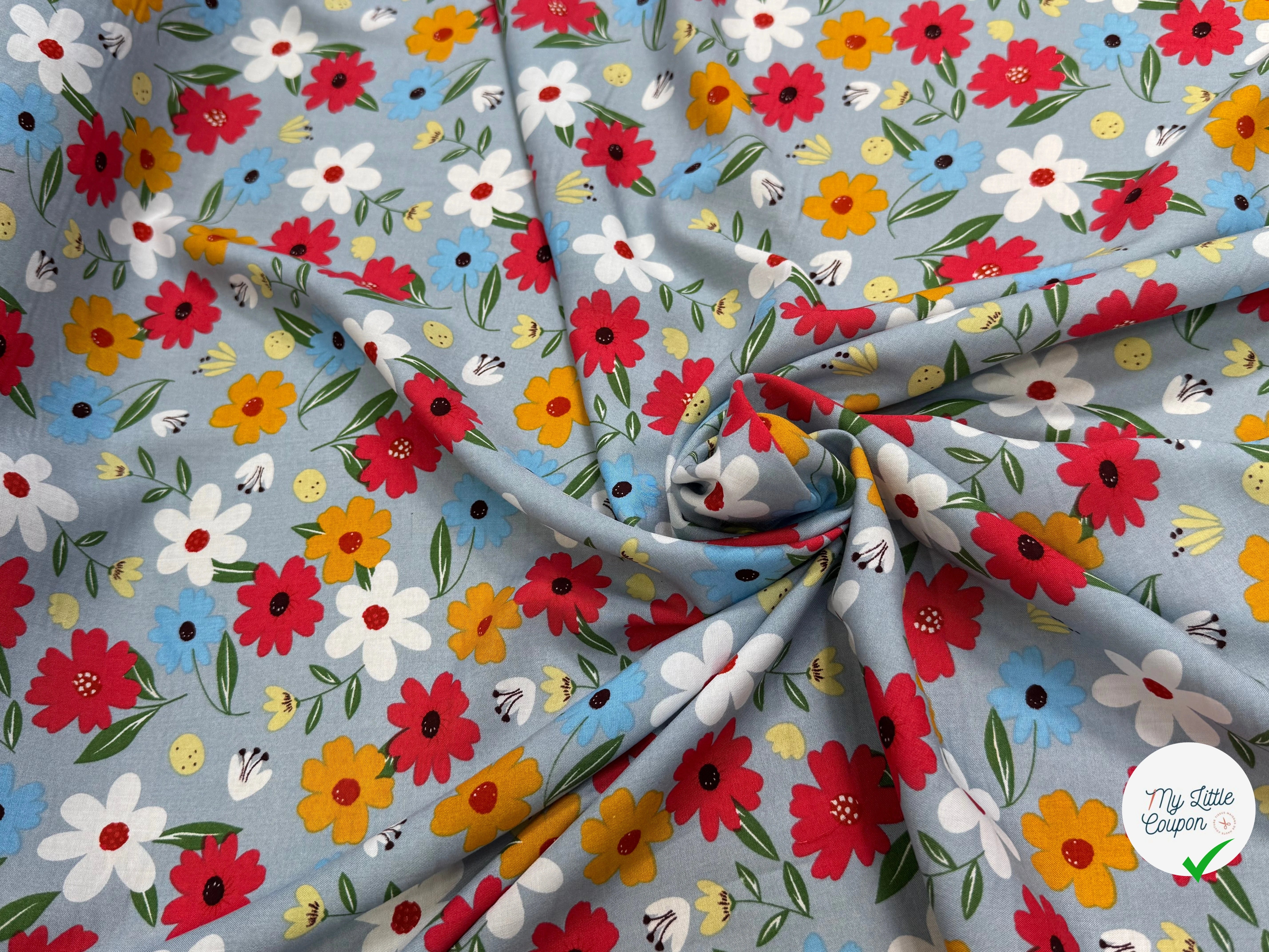 TISSU 100% VISCOSE IMPRIMÉ JOLIES FLEURS FOND GRIS BLEUTÉ - My Little Coupon