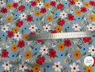 TISSU 100% VISCOSE IMPRIMÉ JOLIES FLEURS FOND GRIS BLEUTÉ - My Little Coupon