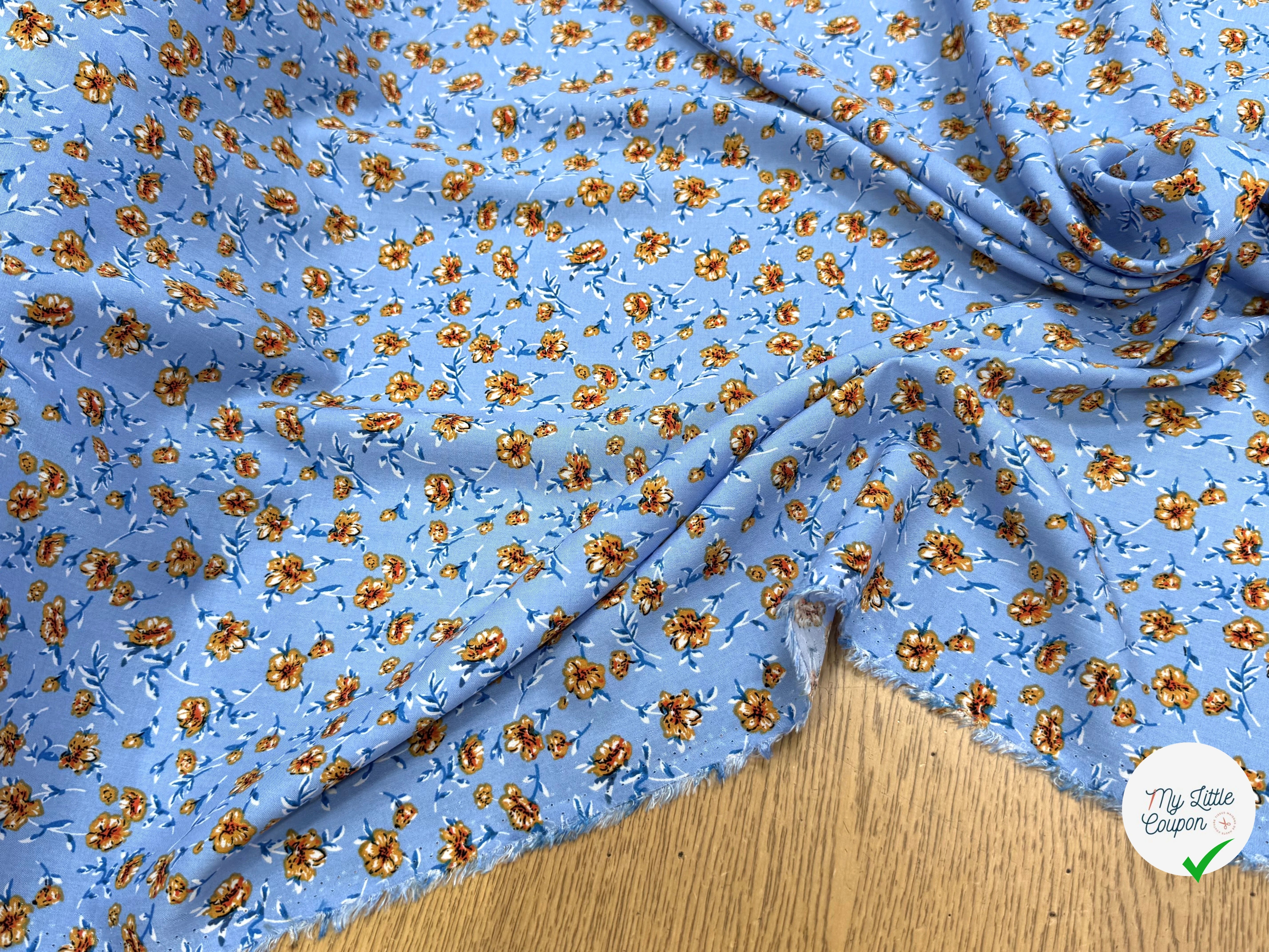 TISSU 100% VISCOSE IMPRIMÉ MINI FLEURS FOND BLEU CIEL - My Little Coupon