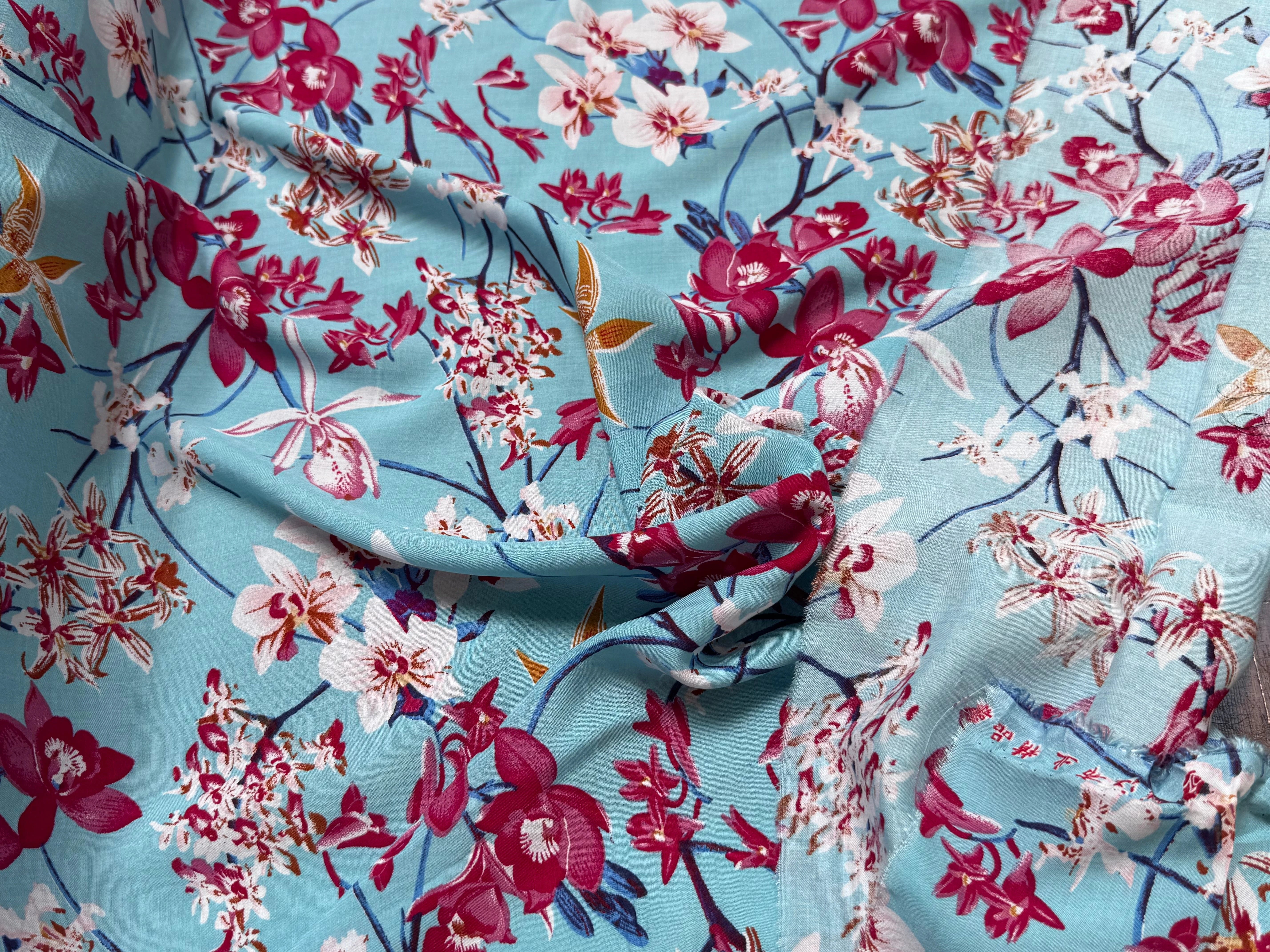 TISSU 100% VISCOSE IMPRIMÉ MOTIFS FLOREAUX FOND TURQUOISE - My Little Coupon