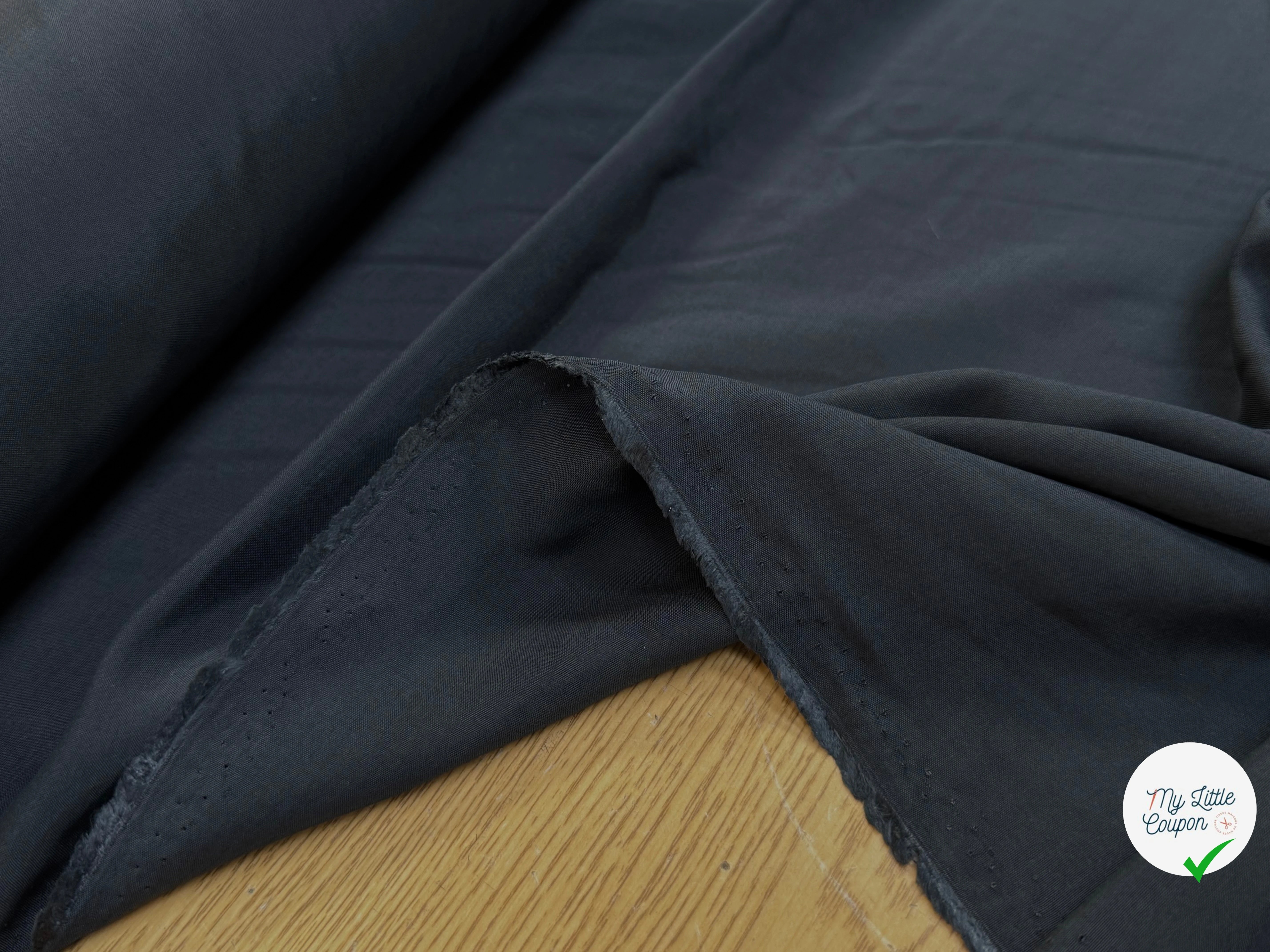 TISSU COTON FLUIDE ET DOUX NOIR 80% COTON LÉGÈREMENT SATINÉ - My Little Coupon
