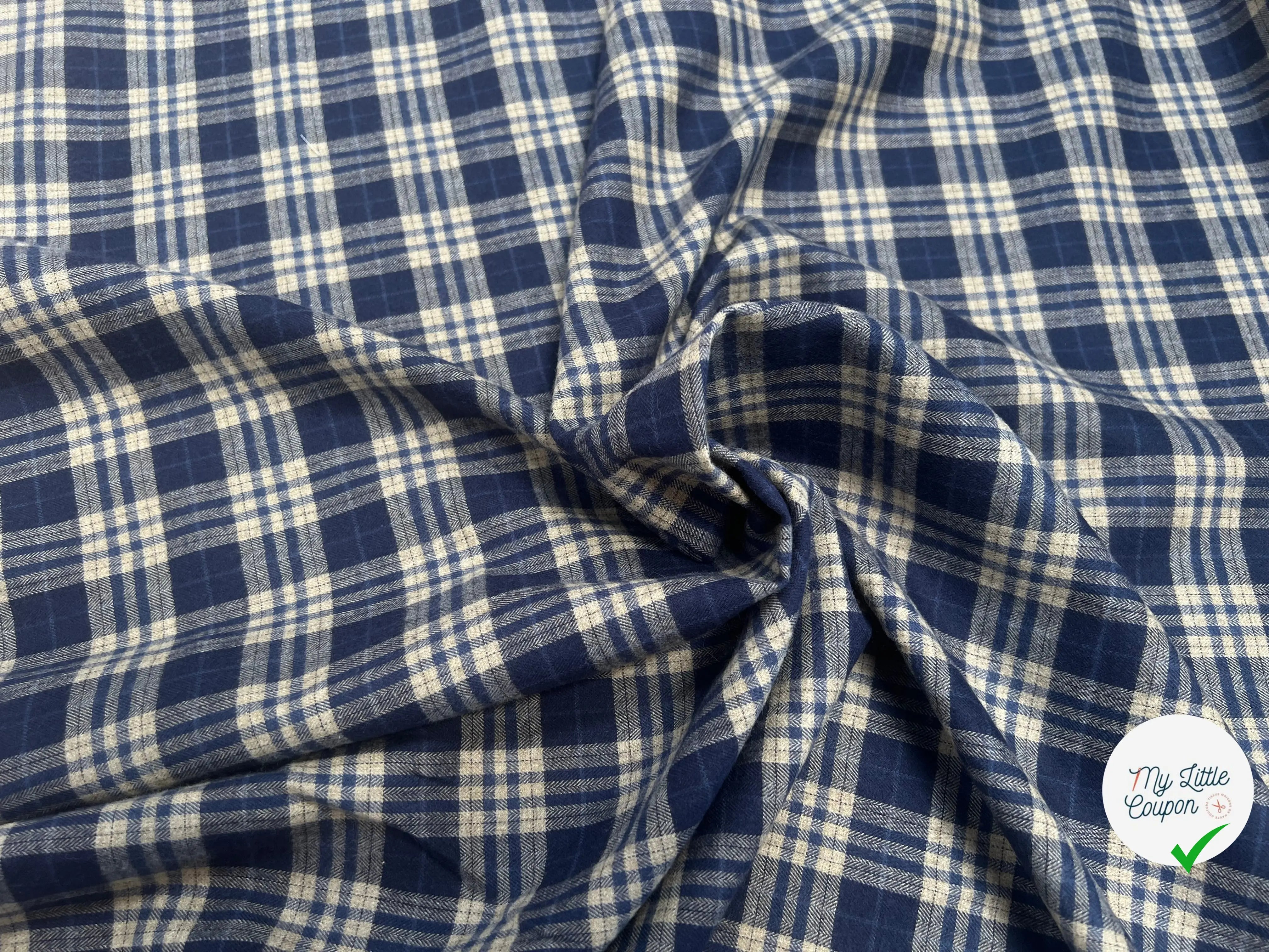 TISSU COTON TRAPPEUR A CARREAUX & CHEVRONS BLEU MARINE ET CRÈME - My Little Coupon