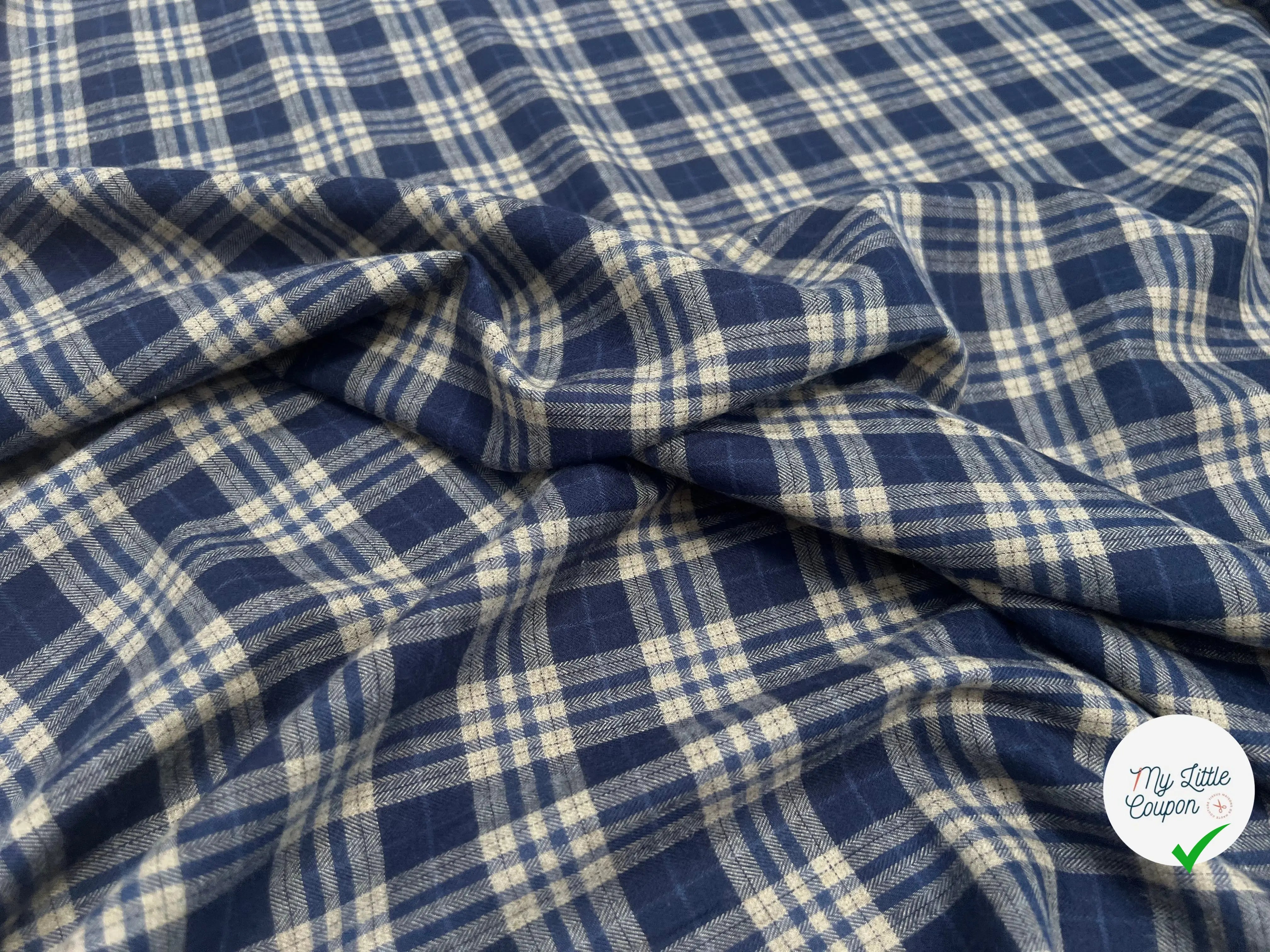 TISSU COTON TRAPPEUR A CARREAUX & CHEVRONS BLEU MARINE ET CRÈME - My Little Coupon