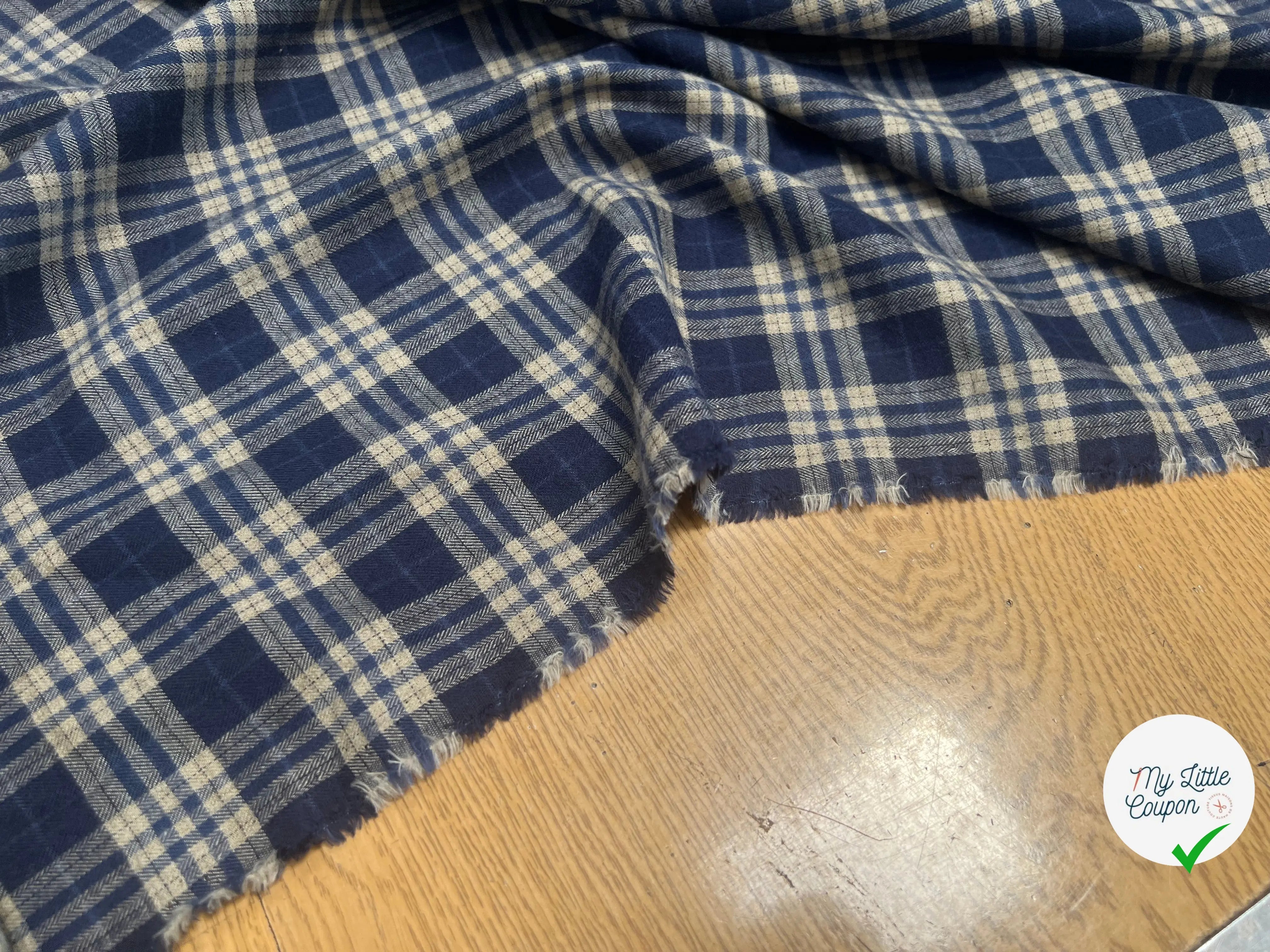 TISSU COTON TRAPPEUR A CARREAUX & CHEVRONS BLEU MARINE ET CRÈME - My Little Coupon