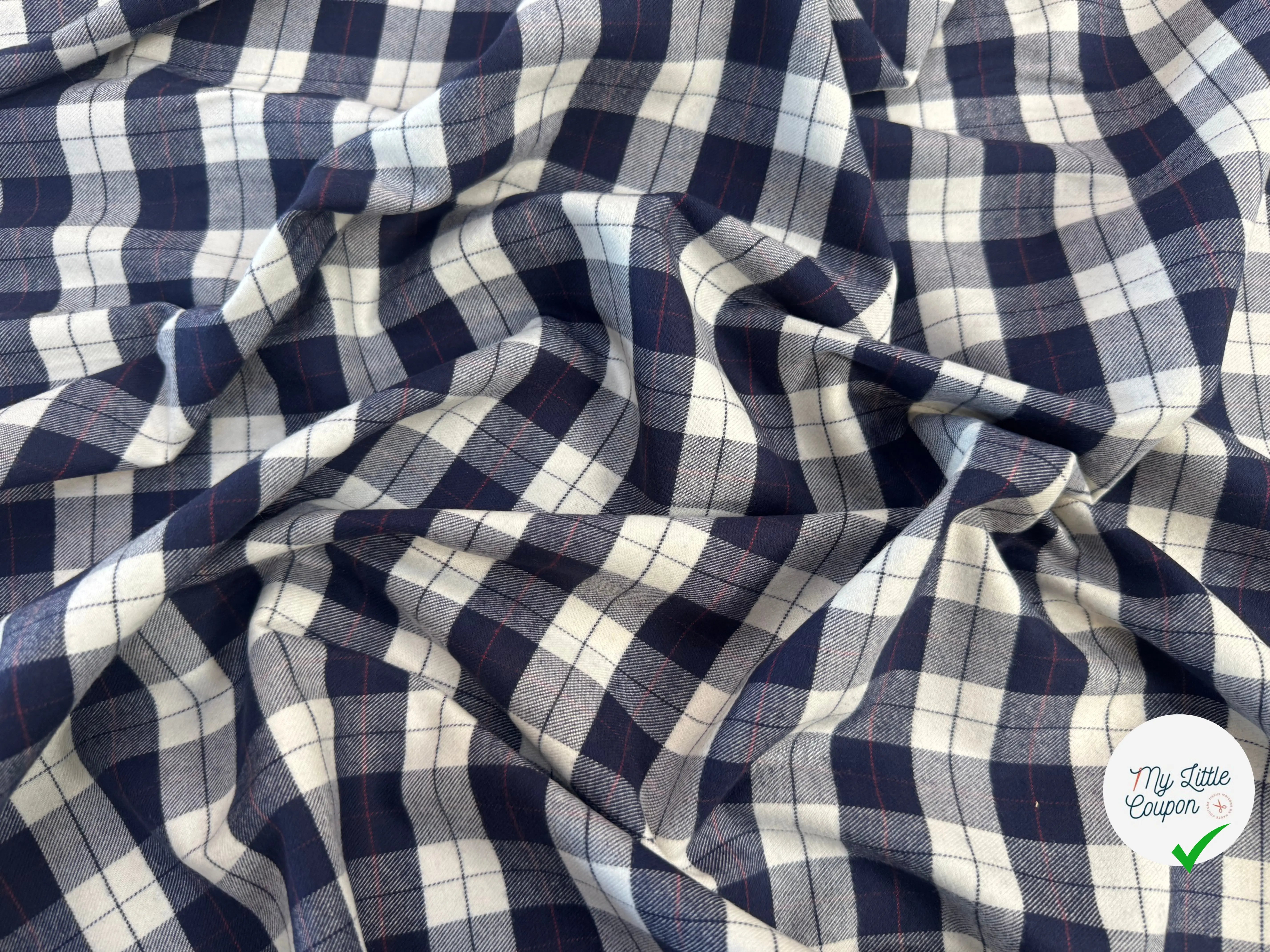 TISSU COTON TRAPPEUR A MOTIFS CARREAUX BLEU NAVY ET LIGNES ROUGE - My Little Coupon