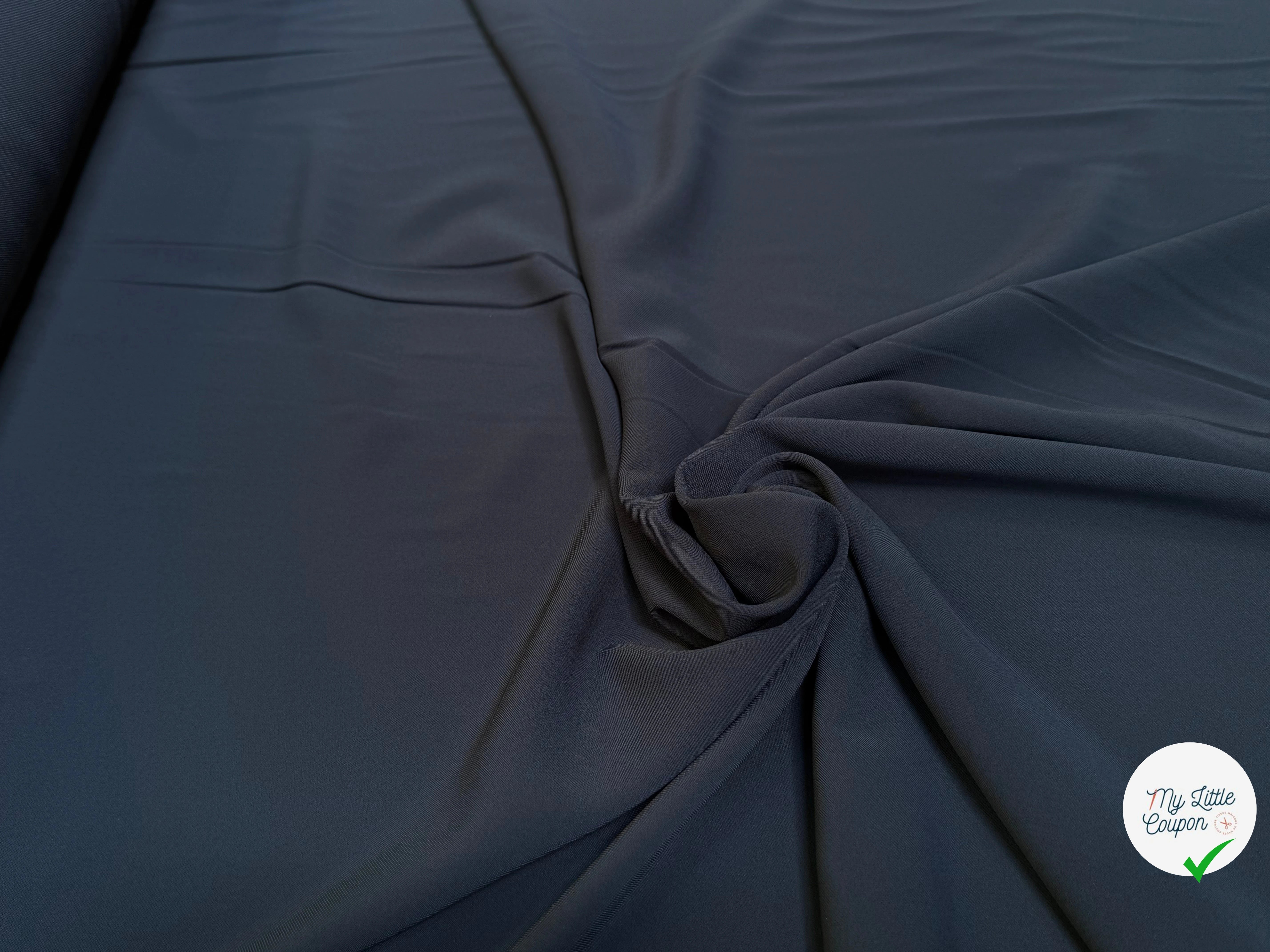 TISSU FINEMENT SERGÉ FLUIDE STRETCH BLEU CARBONE - My Little Coupon