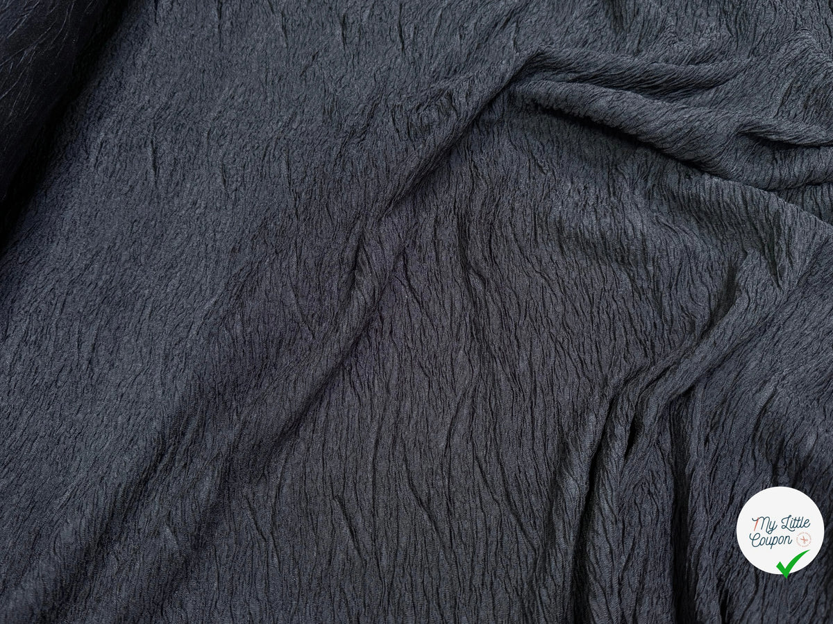 Tissu fluide cloqué stretch noir - détail du tissu
