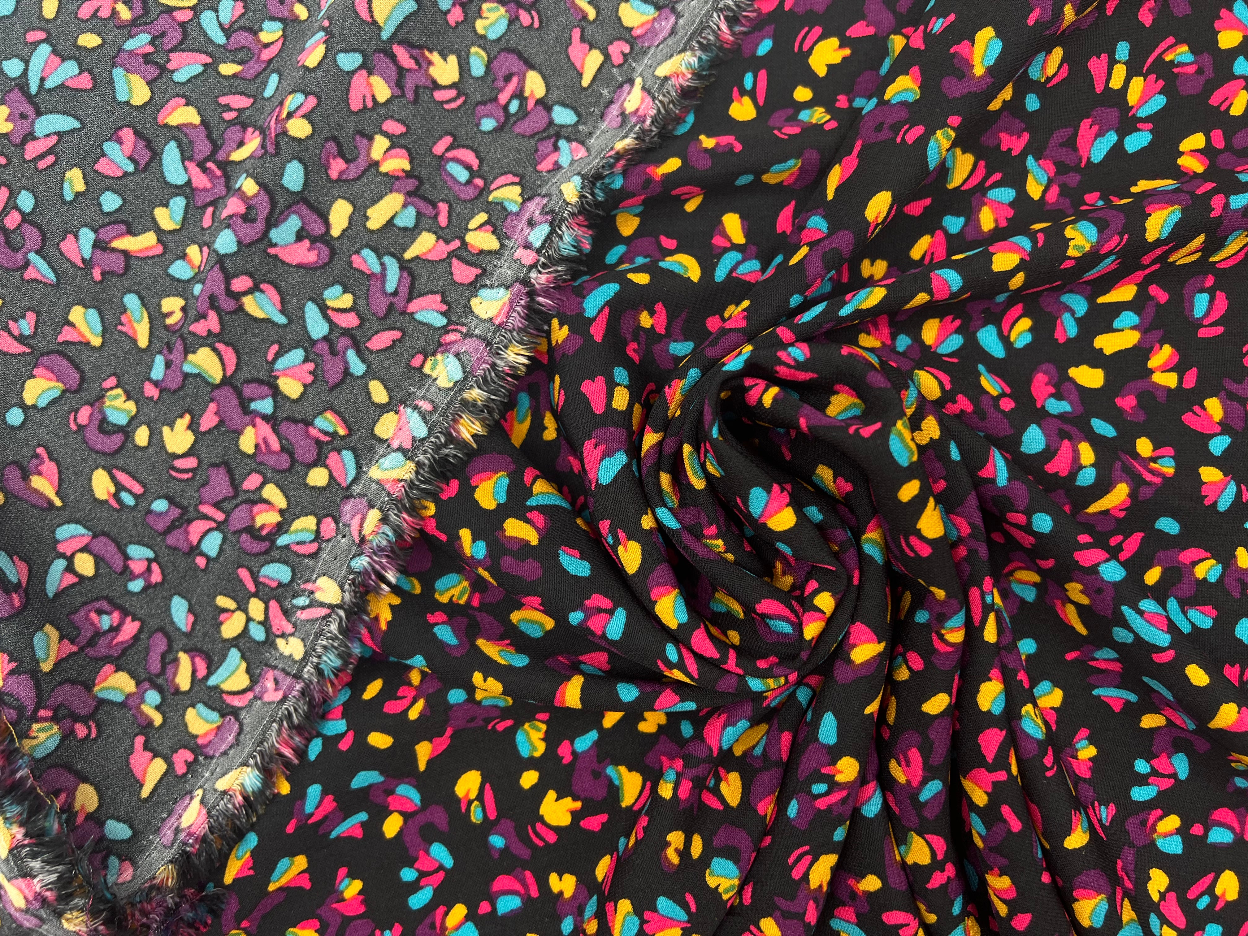 TISSU FLUIDE IMPIRMÉ PISTILLES DE COULEURS MLC INTERN