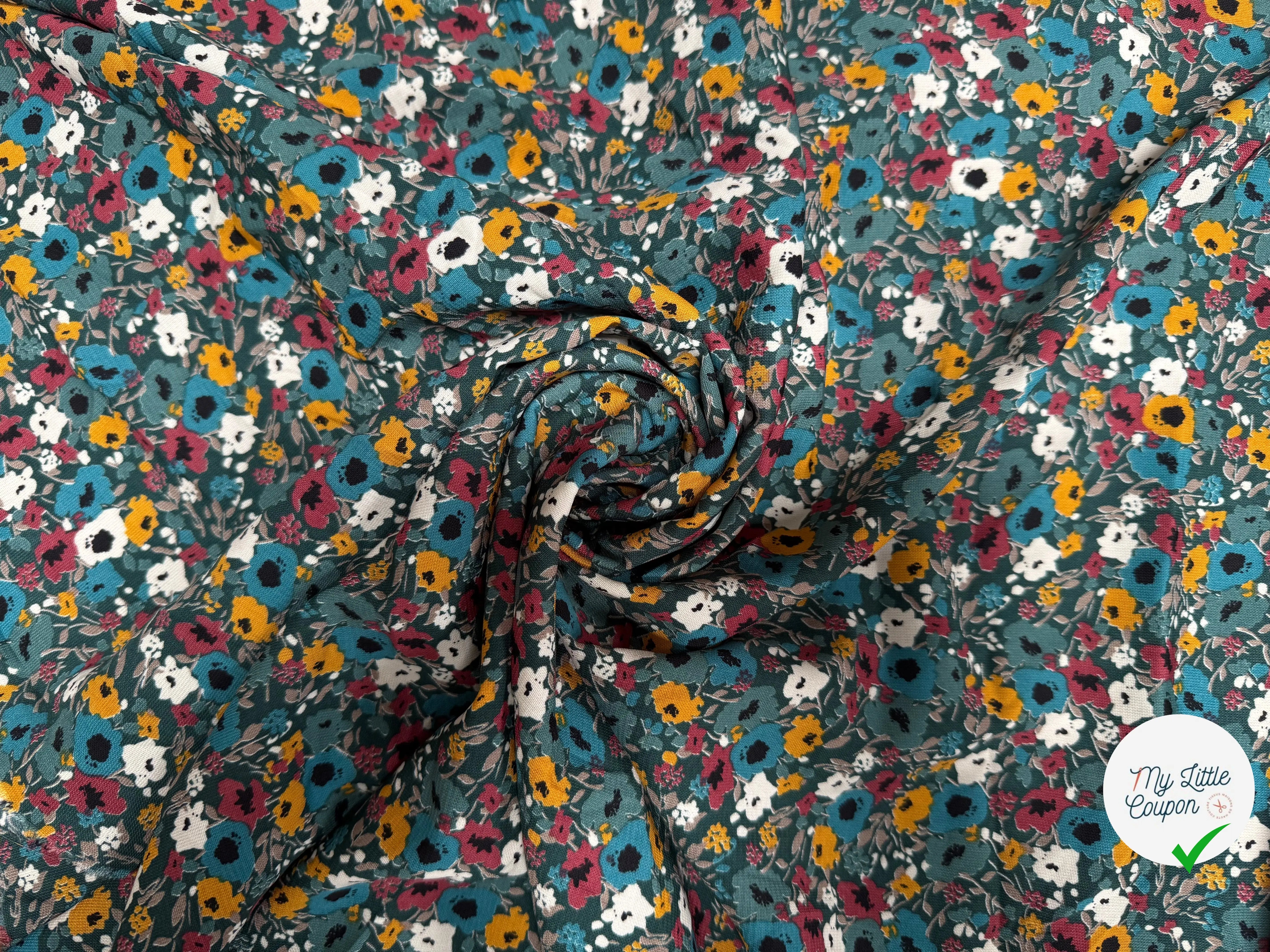 TISSU FLUIDE MOTIF LIBERTY SUR FOND BLEU CIEL - My Little Coupon