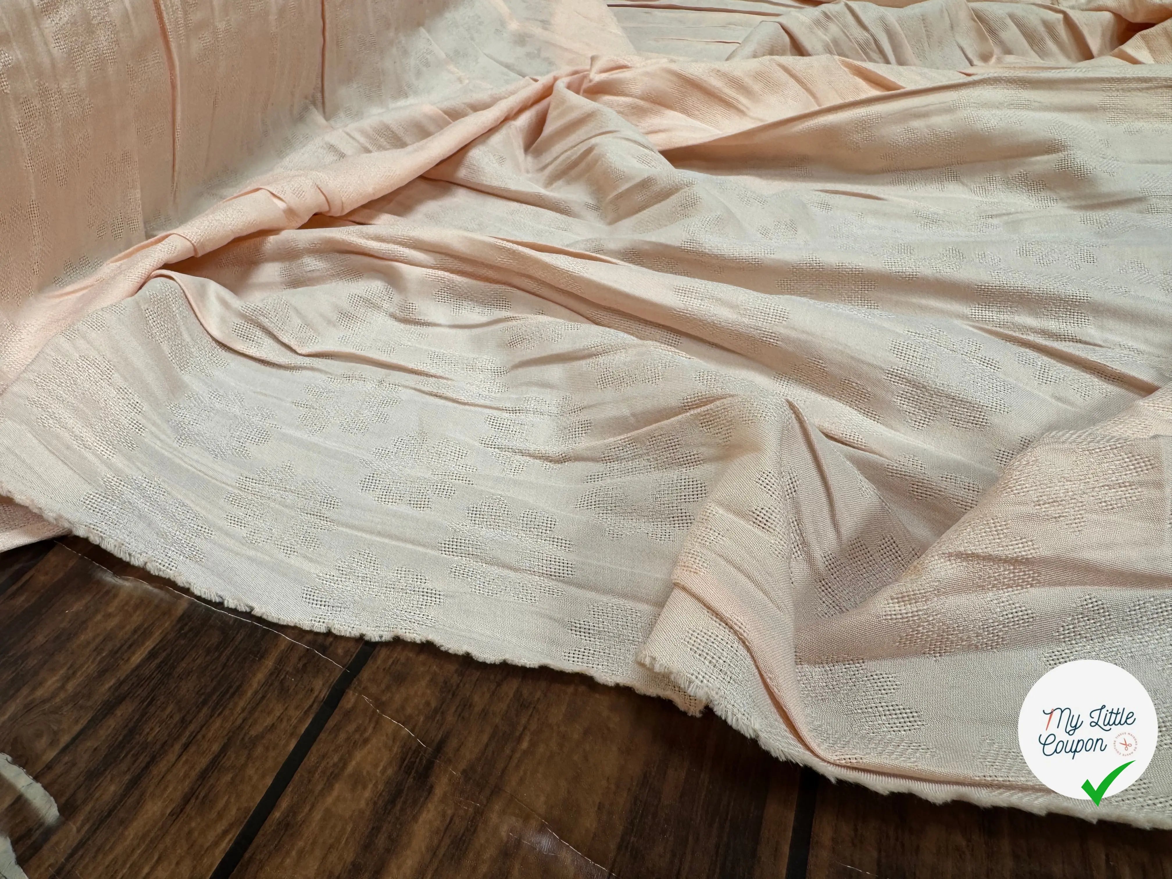 TISSU FLUIDE POLYCOTON MOTIF FLEUR ROSE PALE - My Little Coupon