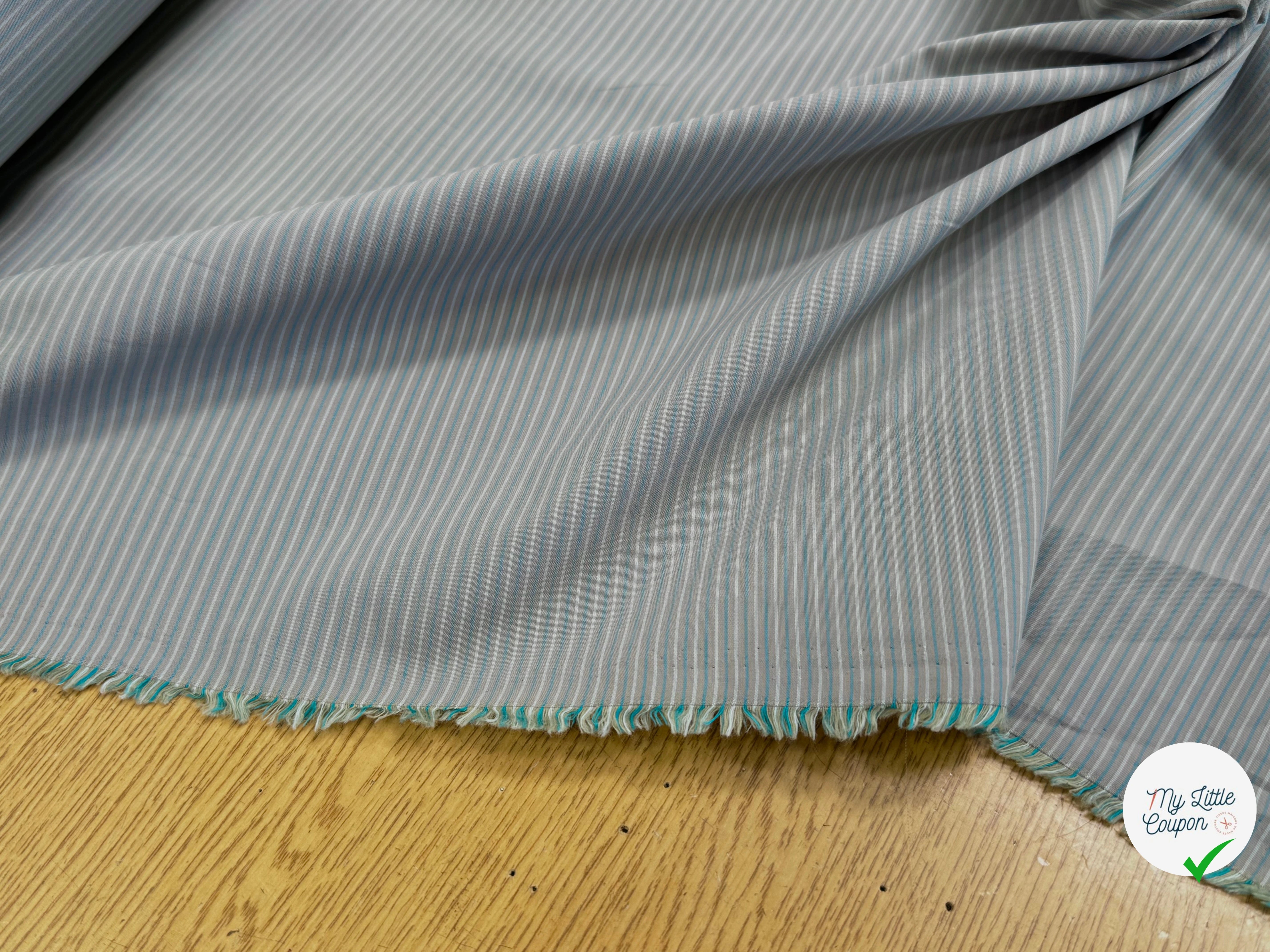 TISSU LÉGÈREMENT CRAQUANT FINES RAYURES VERT GRIS - My Little Coupon