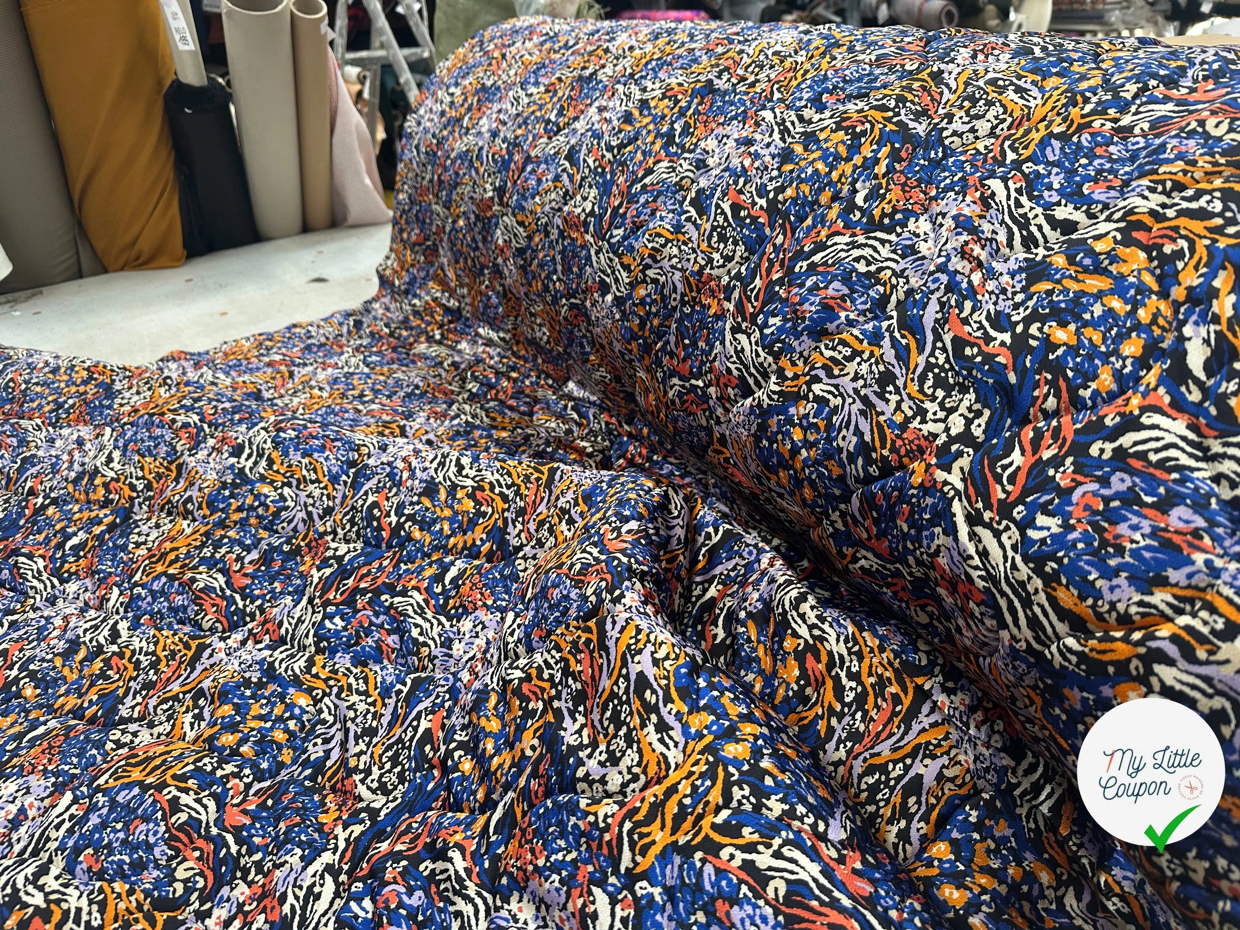 TISSU MATELASSÉ BUBBLE DESSUS DOUBLURE NOIR DESSOUS MATELASSAGE FRANÇAIS MLC INTERN