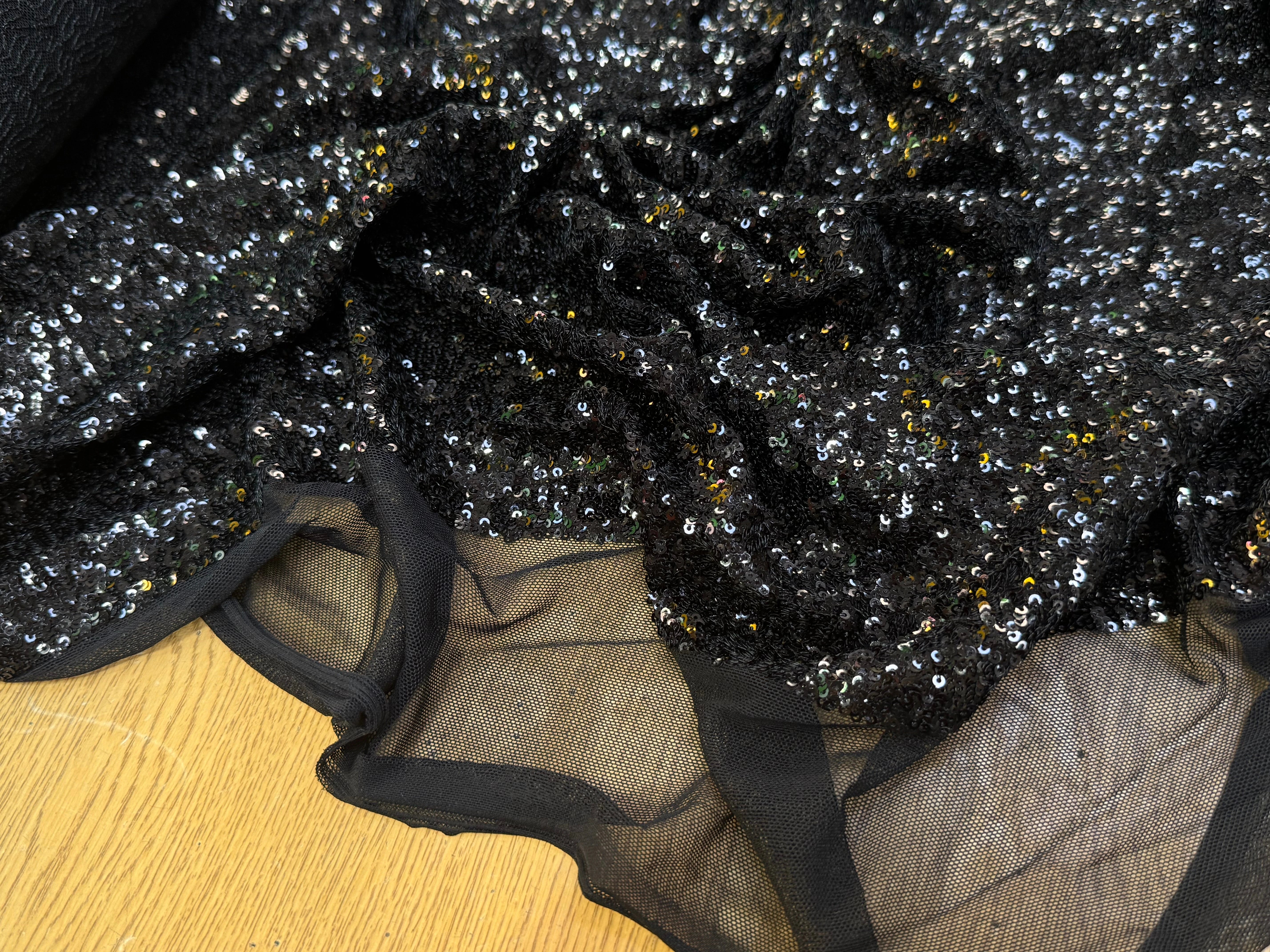 TISSU MINI PAILLETTE SUIR RÉSILLE NOIR - My Little Coupon