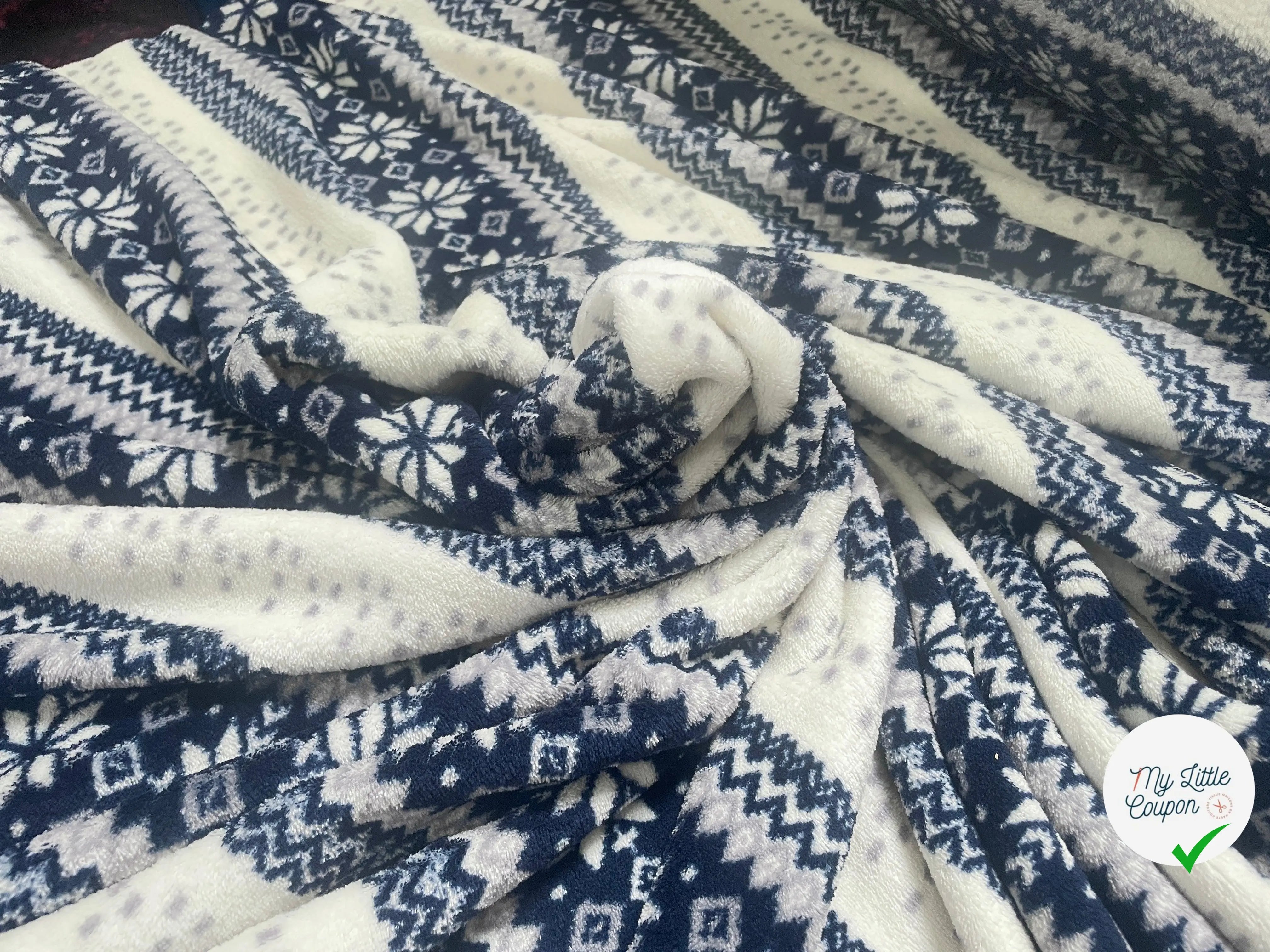 TISSU POLAIRE TRÈS DOUX LARGE RAYURES SERTIES DE FLOCONS INDIGO - My Little Coupon - tissu - coudre