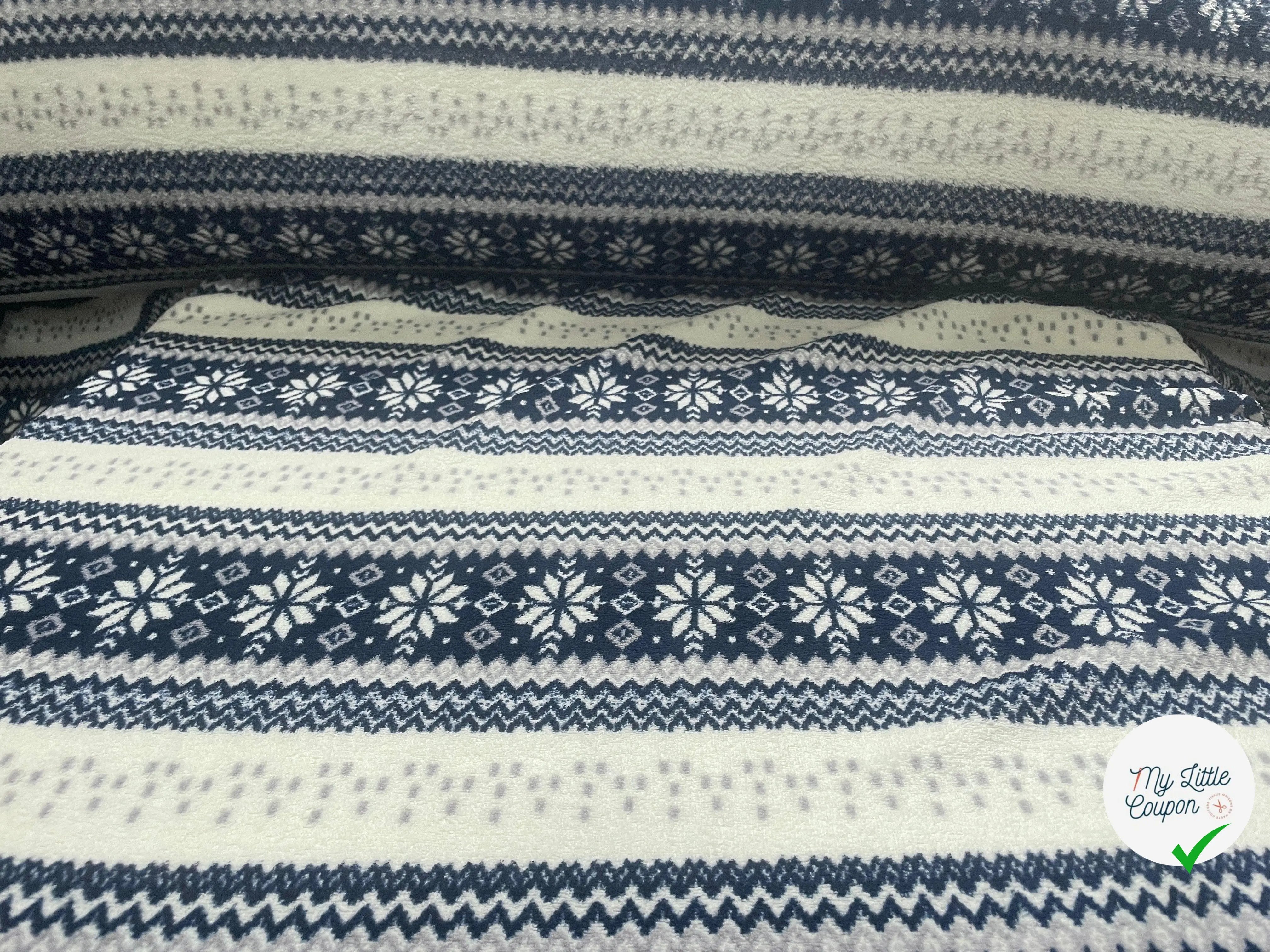 TISSU POLAIRE TRÈS DOUX LARGE RAYURES SERTIES DE FLOCONS INDIGO - My Little Coupon - tissu - coudre