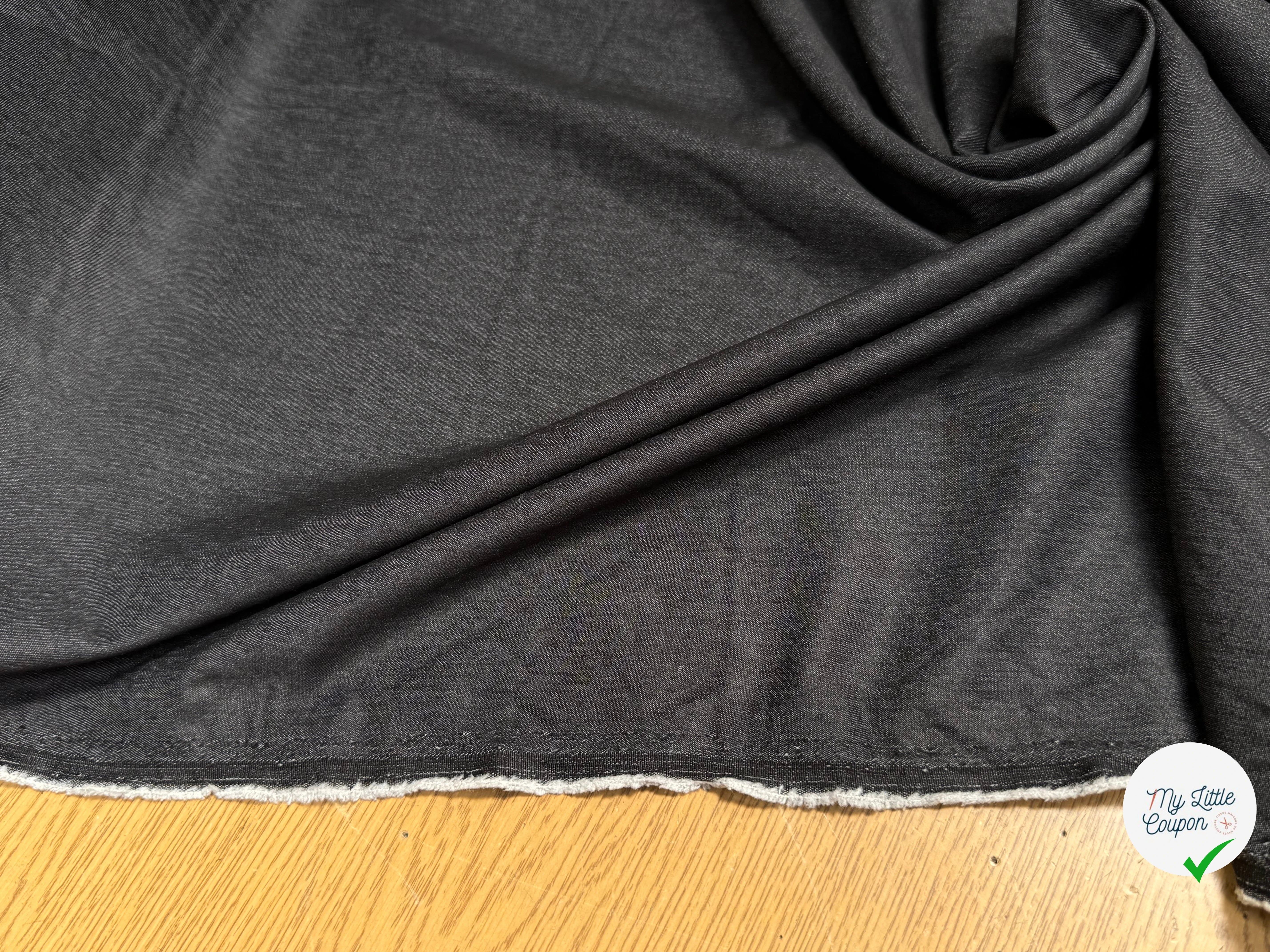TISSU POLYVISCOSE FLUIDE SATINÉ GRIS ESPRIT DENIM - My Little Coupon