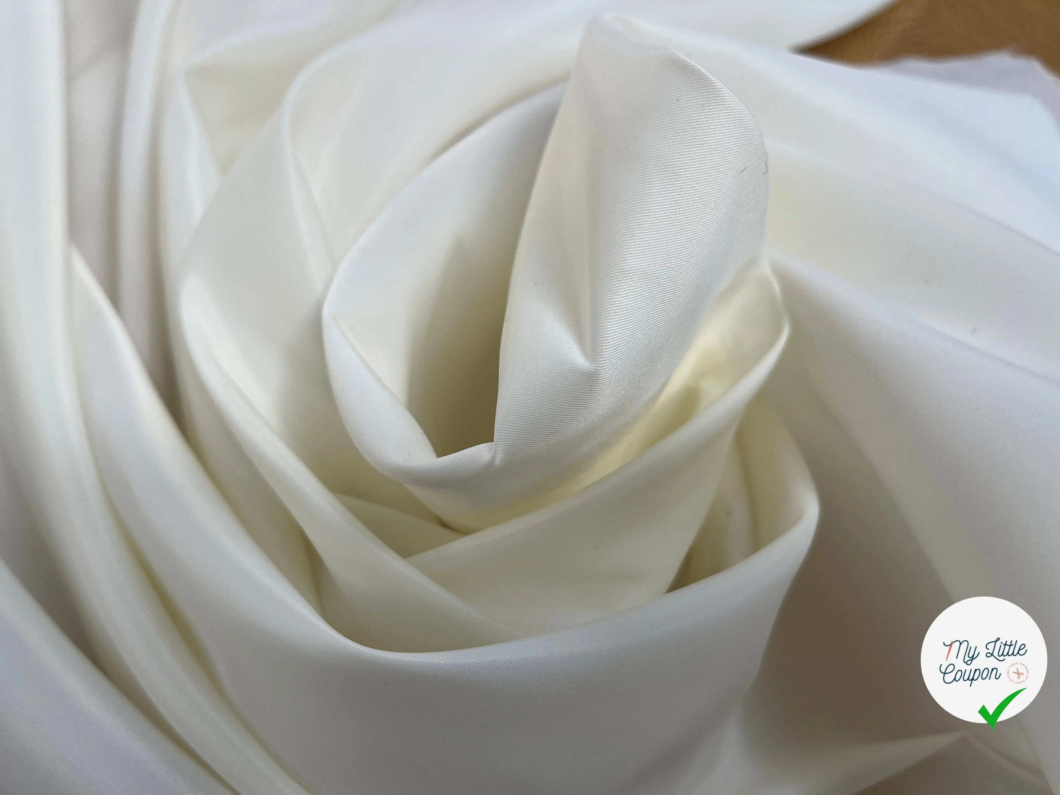 TISSU SATINÉ BLANC CASSÉ POLYESTER - My Little Coupon
