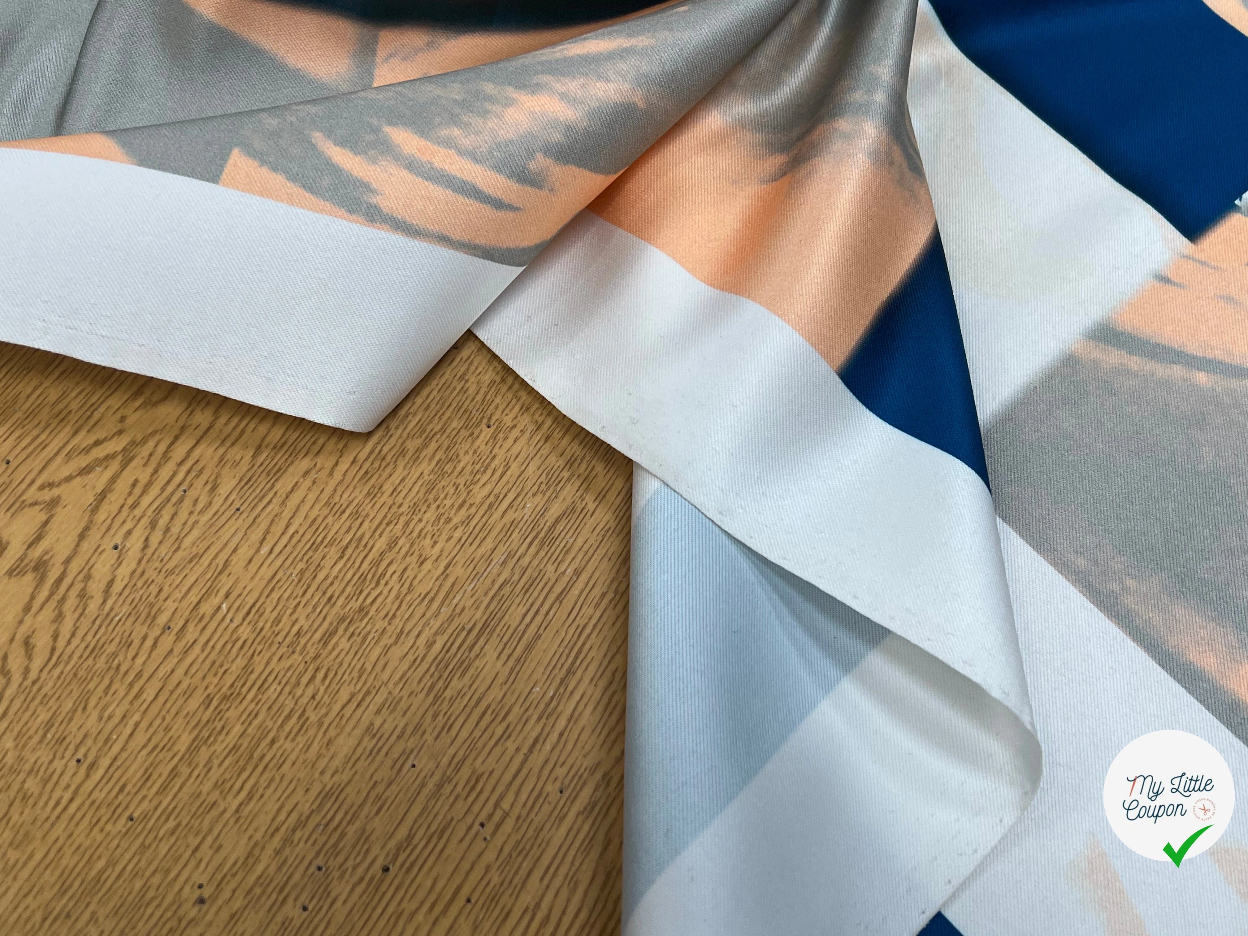 TISSU SATINÉ POLYESTER MOTIF AMBIANCE BLEU ROSE - My Little Coupon