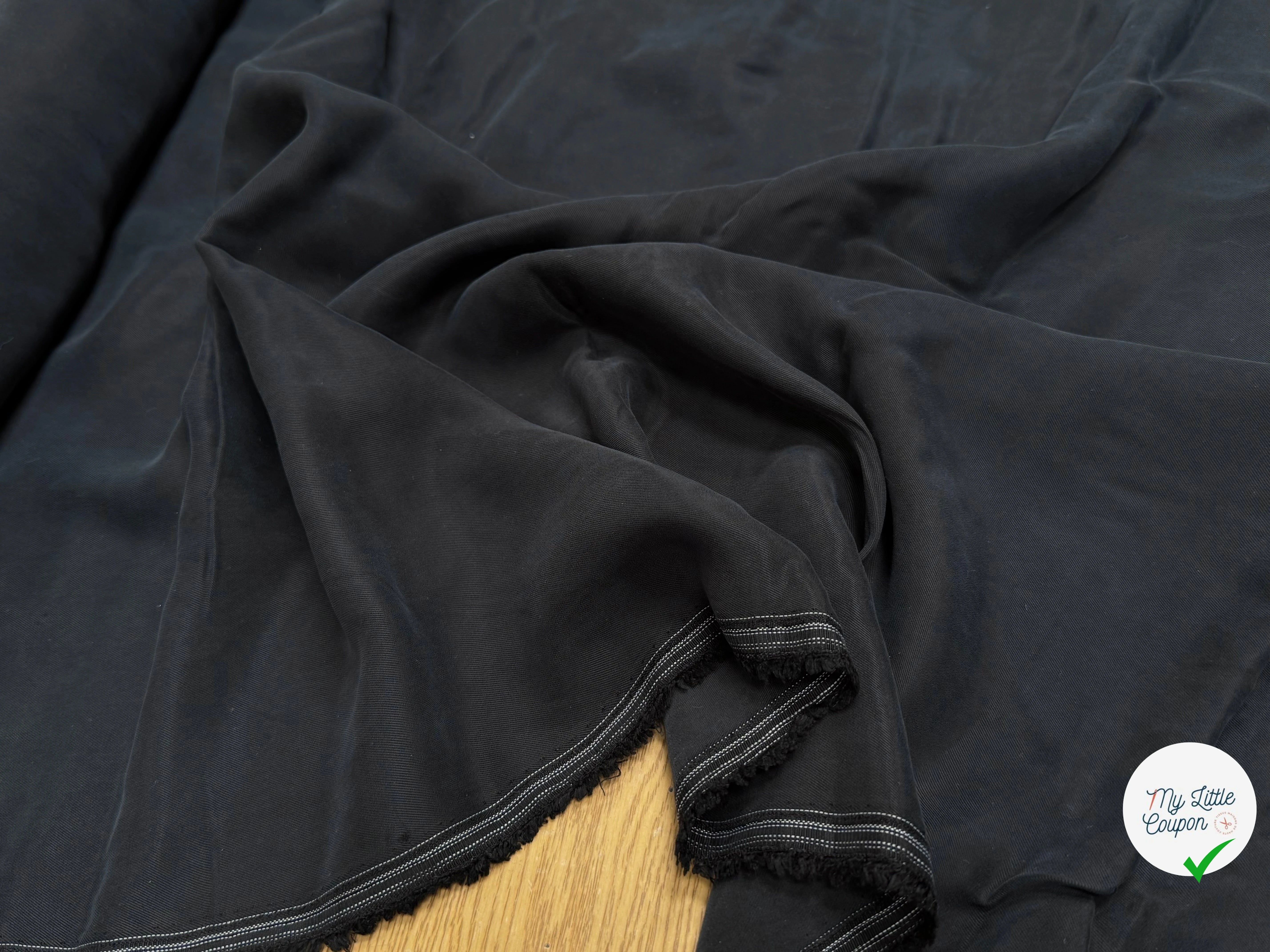 TISSU SERGÉ COTON ASPECT PEACHSKIN DOUX NOIR ANTHRACITE - My Little Coupon
