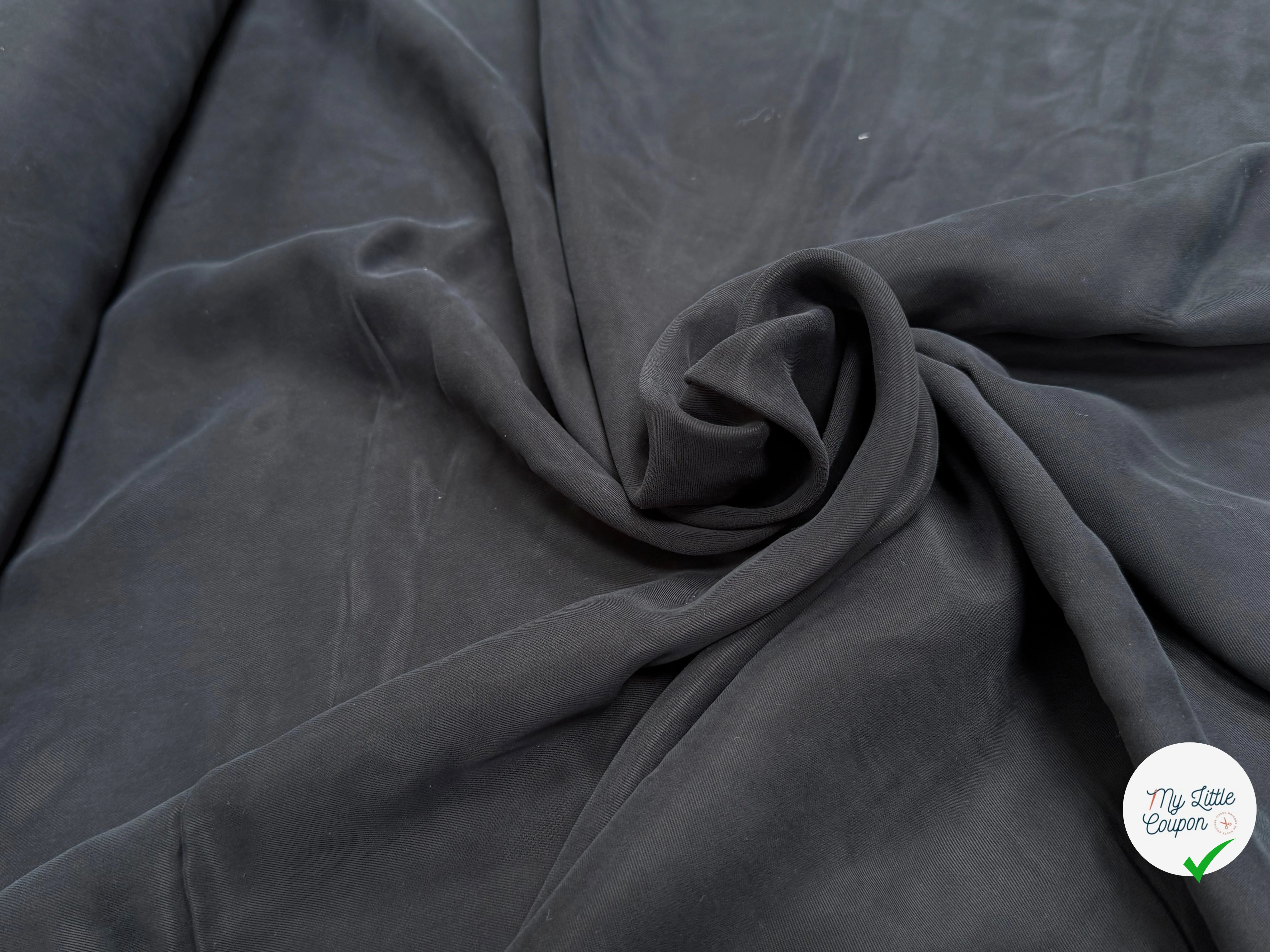 TISSU SERGÉ COTON ASPECT PEACHSKIN DOUX NOIR ANTHRACITE - My Little Coupon