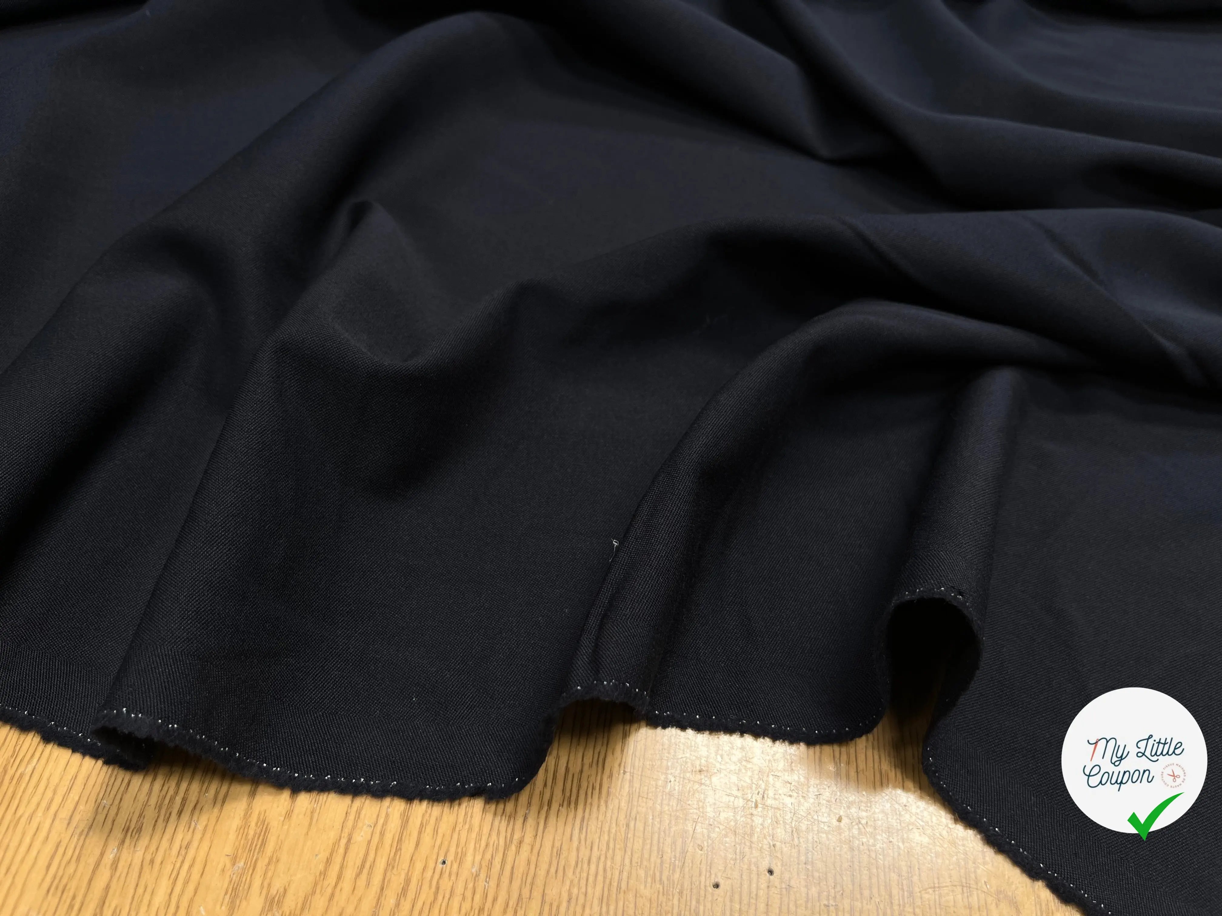TOILE DE LAINE TEXTURÉ SOUPLE (BLEU MARINE) - My Little Coupon
