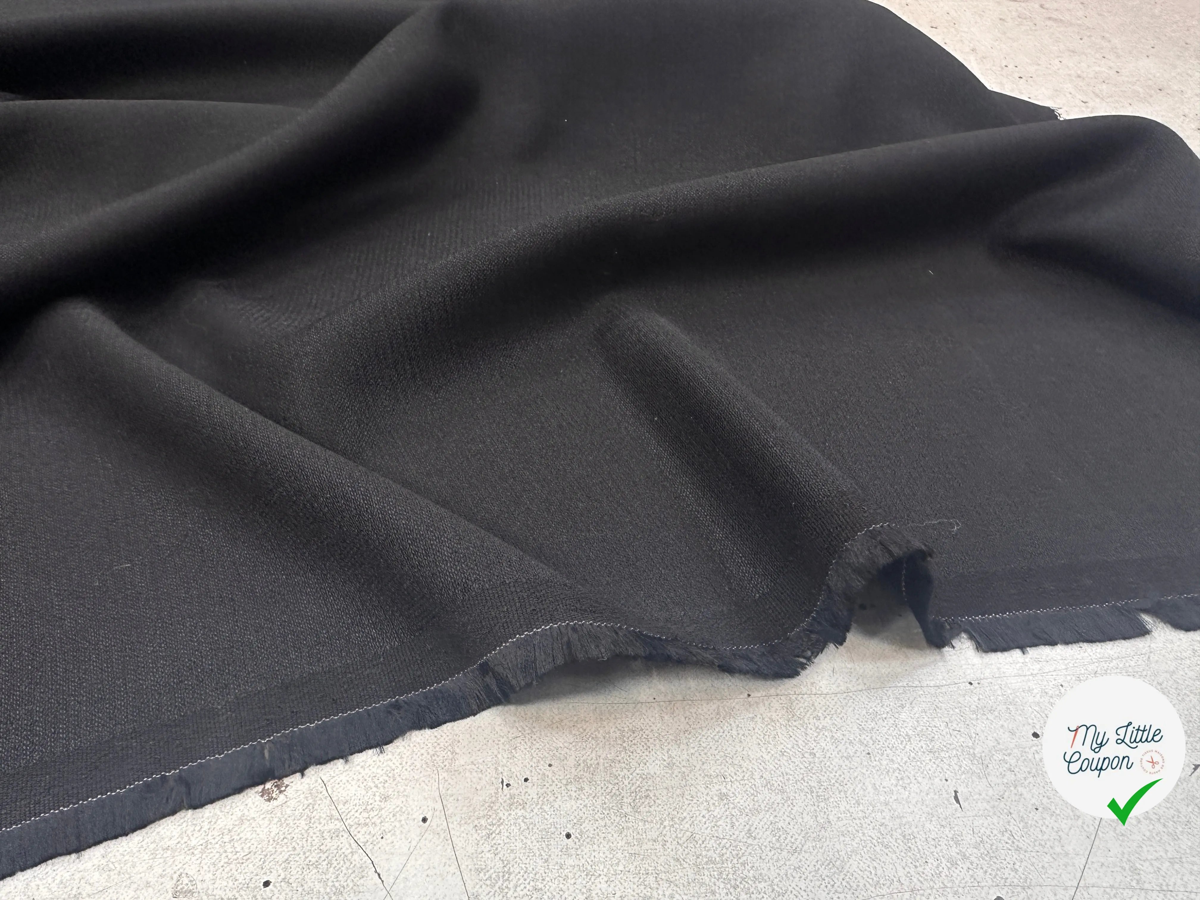 TOILE SOUPLE VISCOSE LAINE VIERGE NOIR ITALIE LEGERES RAYURES MSO
