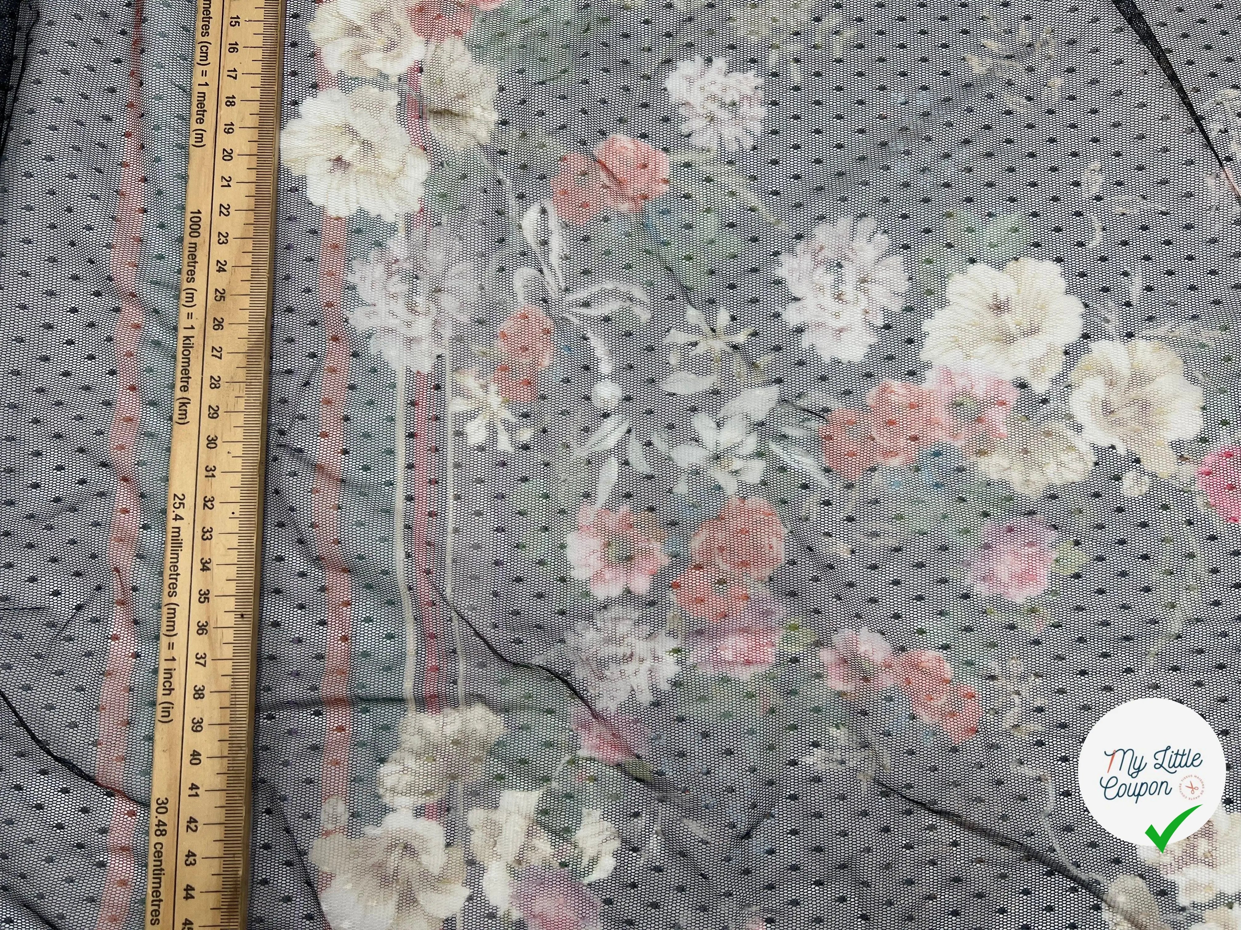 TULLE PLUMETIS IMPRIMÉ DE FLEURS FOND NOIR - My Little Coupon - tissu - coudre