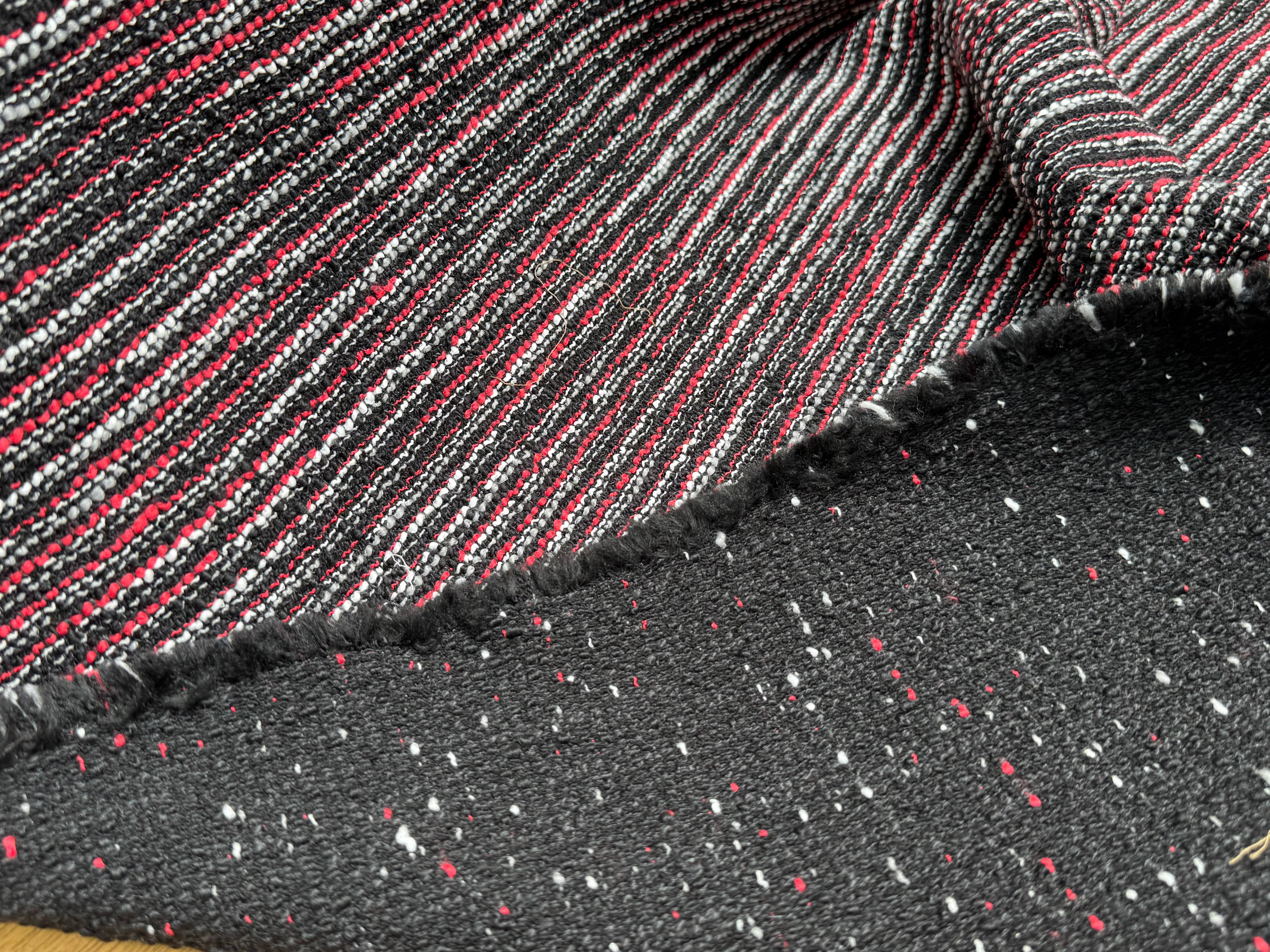 TWEED JACQUARD 36% POLYCOTON 32% COTON ET 18% LAINE NOIR ROUGE - My Little Coupon