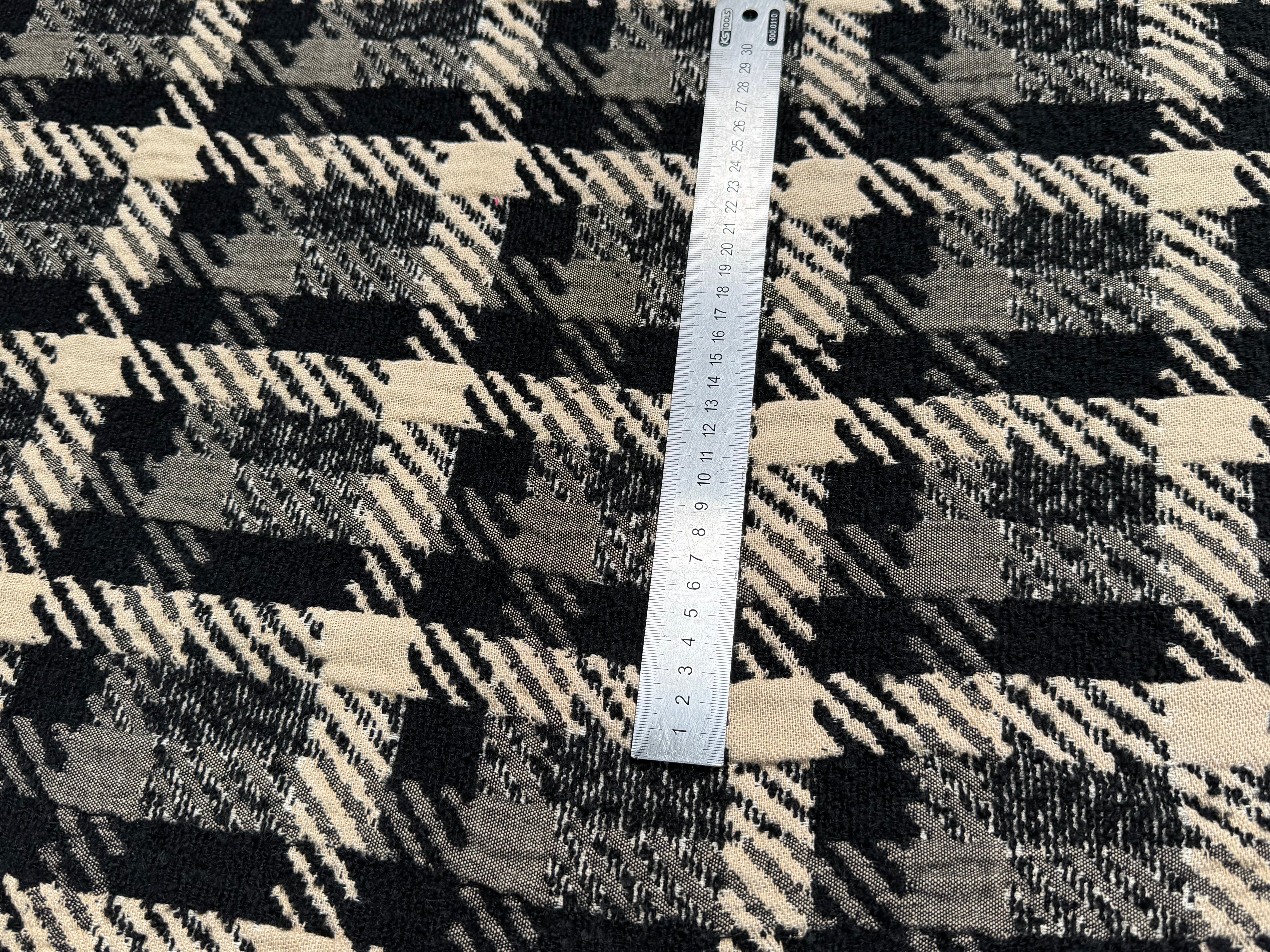 TWEED JACQUARD À CARREAUX BEIGE NOIR 61% COTON ET 7% LAINE VIERGE - My Little Coupon