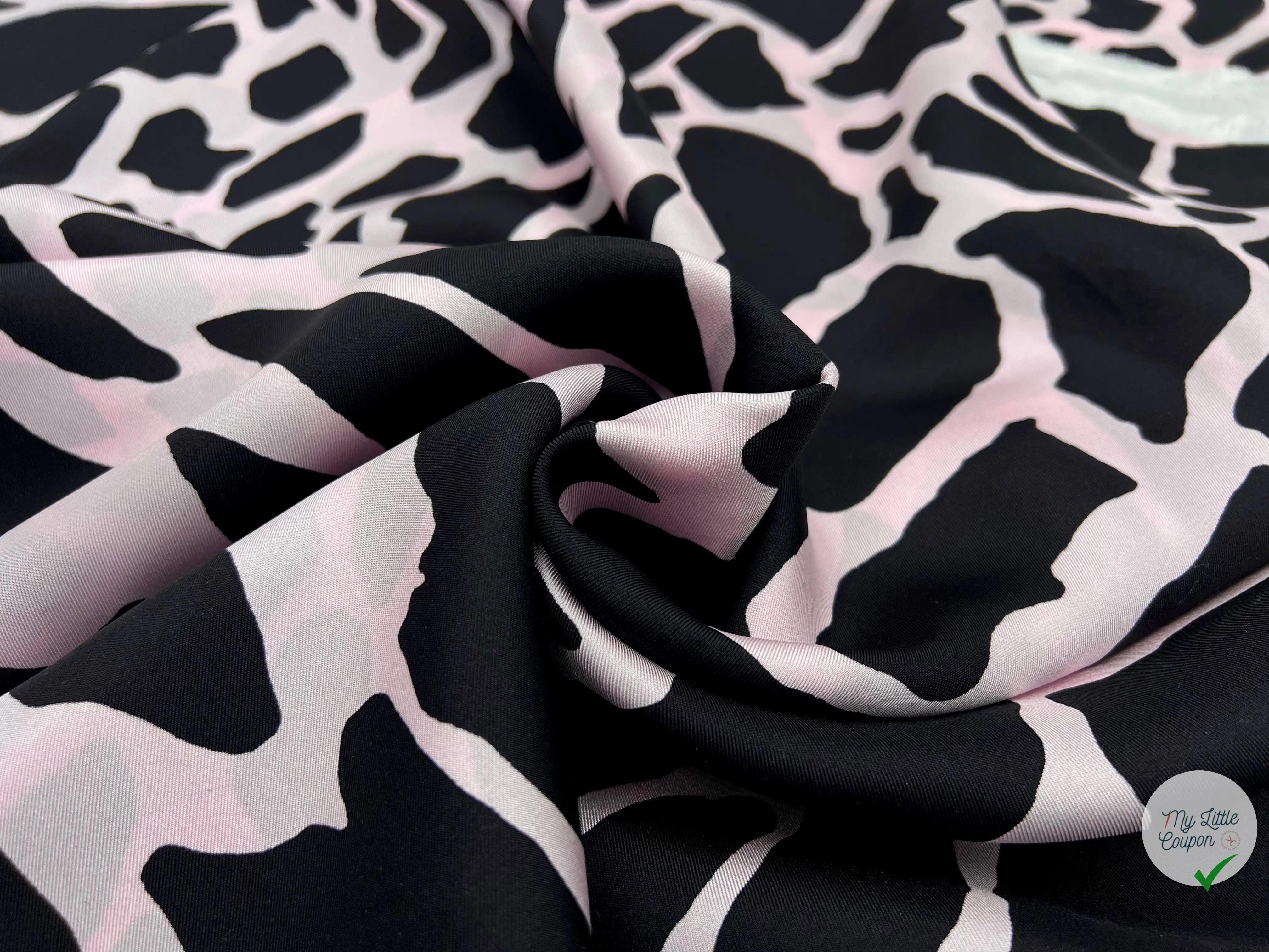 TWILL DE SOIE PETITE GIRAFE BABY PINK- coupon de tissu de 3 mètres - My Little Coupon - tissu - coudre