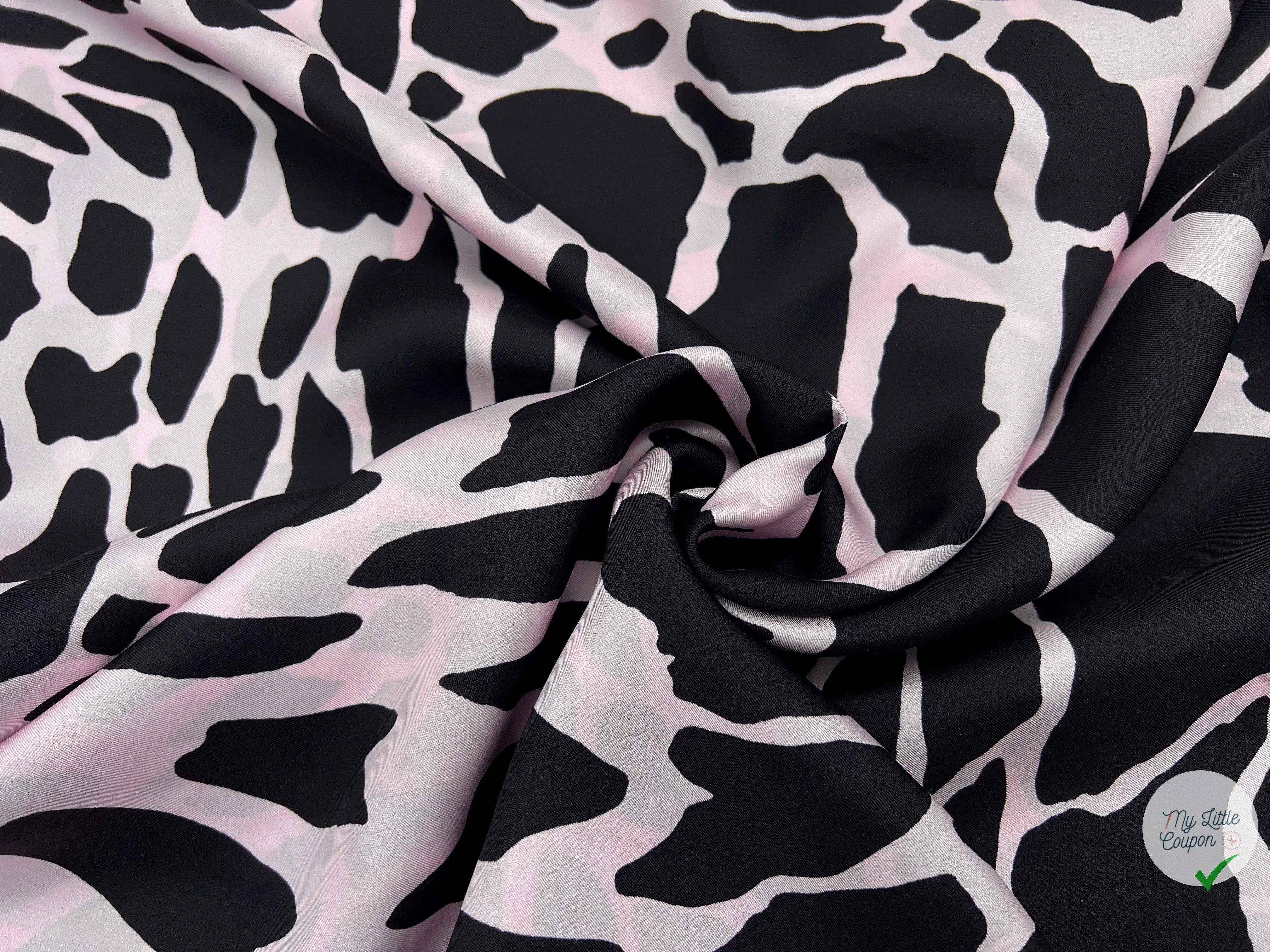TWILL DE SOIE PETITE GIRAFE BABY PINK- coupon de tissu de 3 mètres - My Little Coupon - tissu - coudre