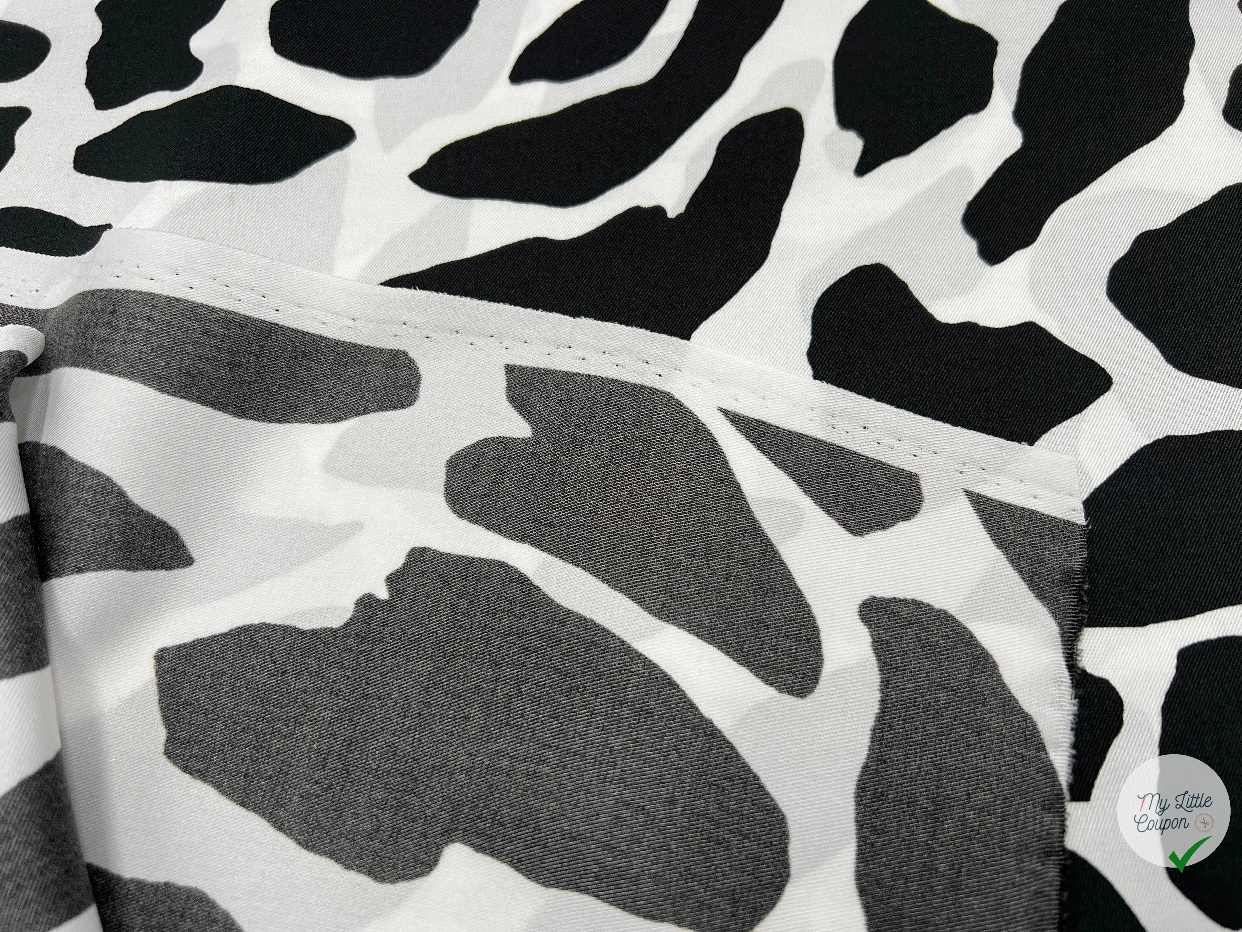TWILL DE SOIE PETITE GIRAFE FOND BLANC OPTIQUE - My Little Coupon - tissu - coudre