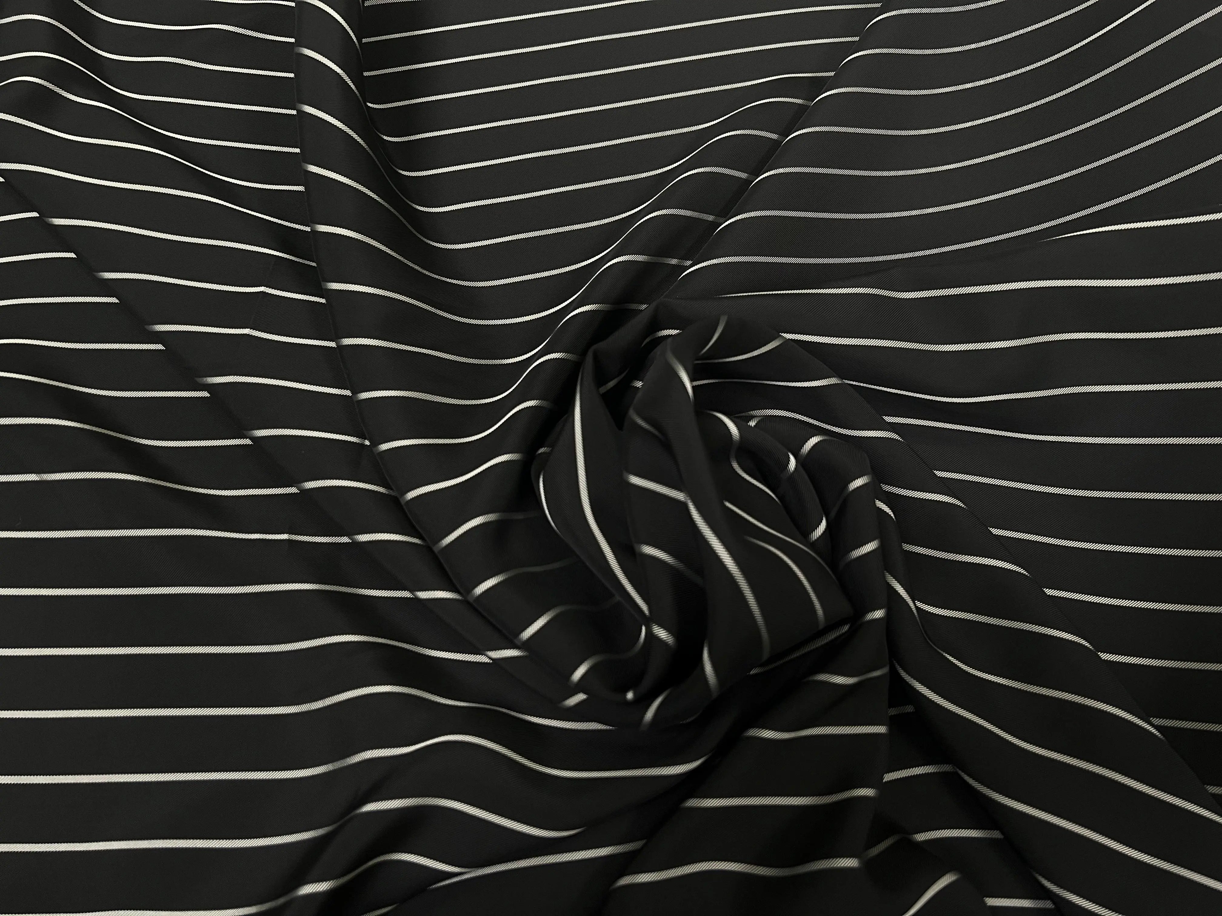 TWILL VISCOSE NOIR À RAYURES TISSÉ TEINT - My Little Coupon - tissu - coudre