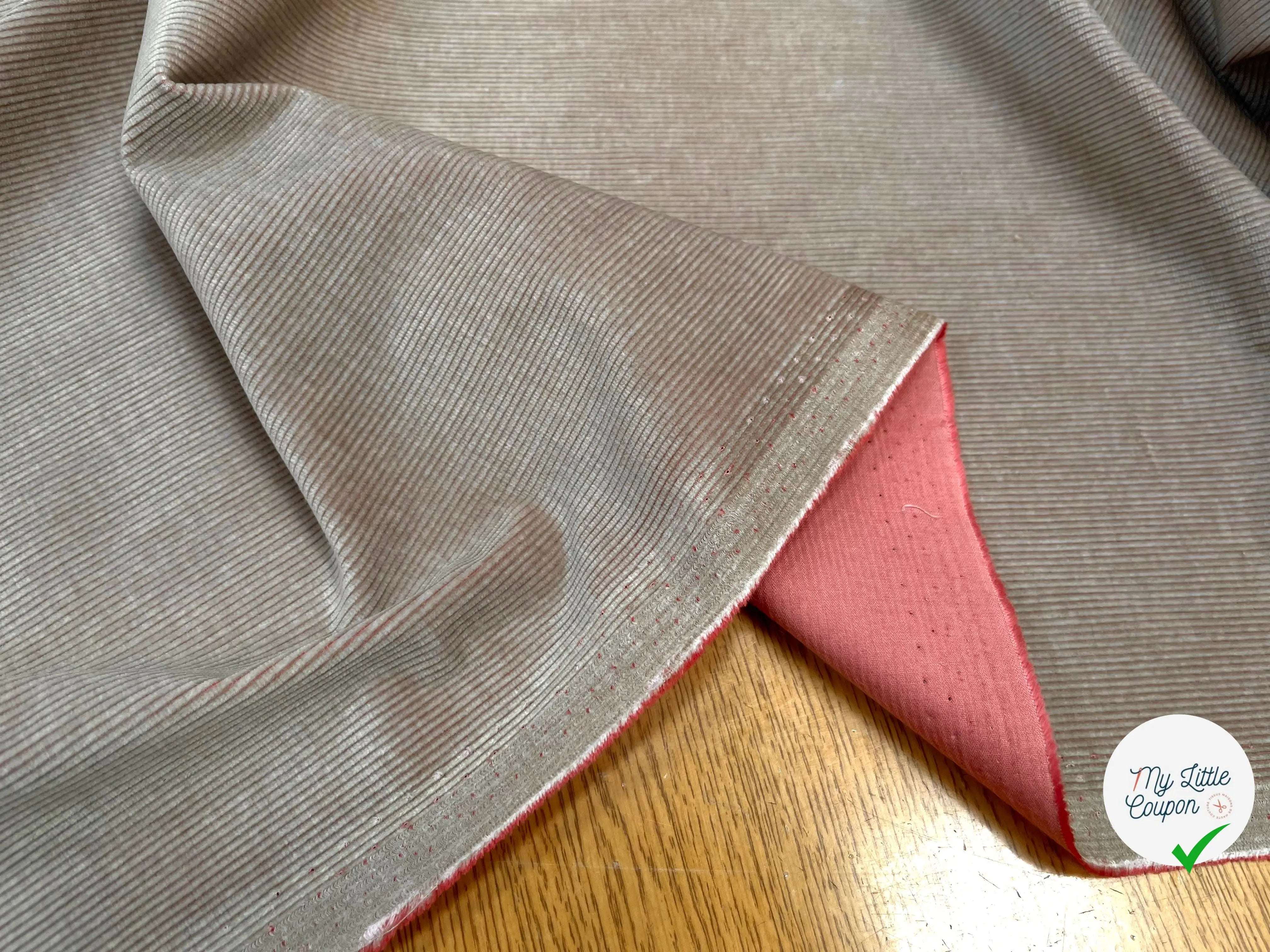 VELOURS 1000 RAIES COTON FINEMENT COTELLÉ BEIGE ENVERS ROSE - My Little Coupon