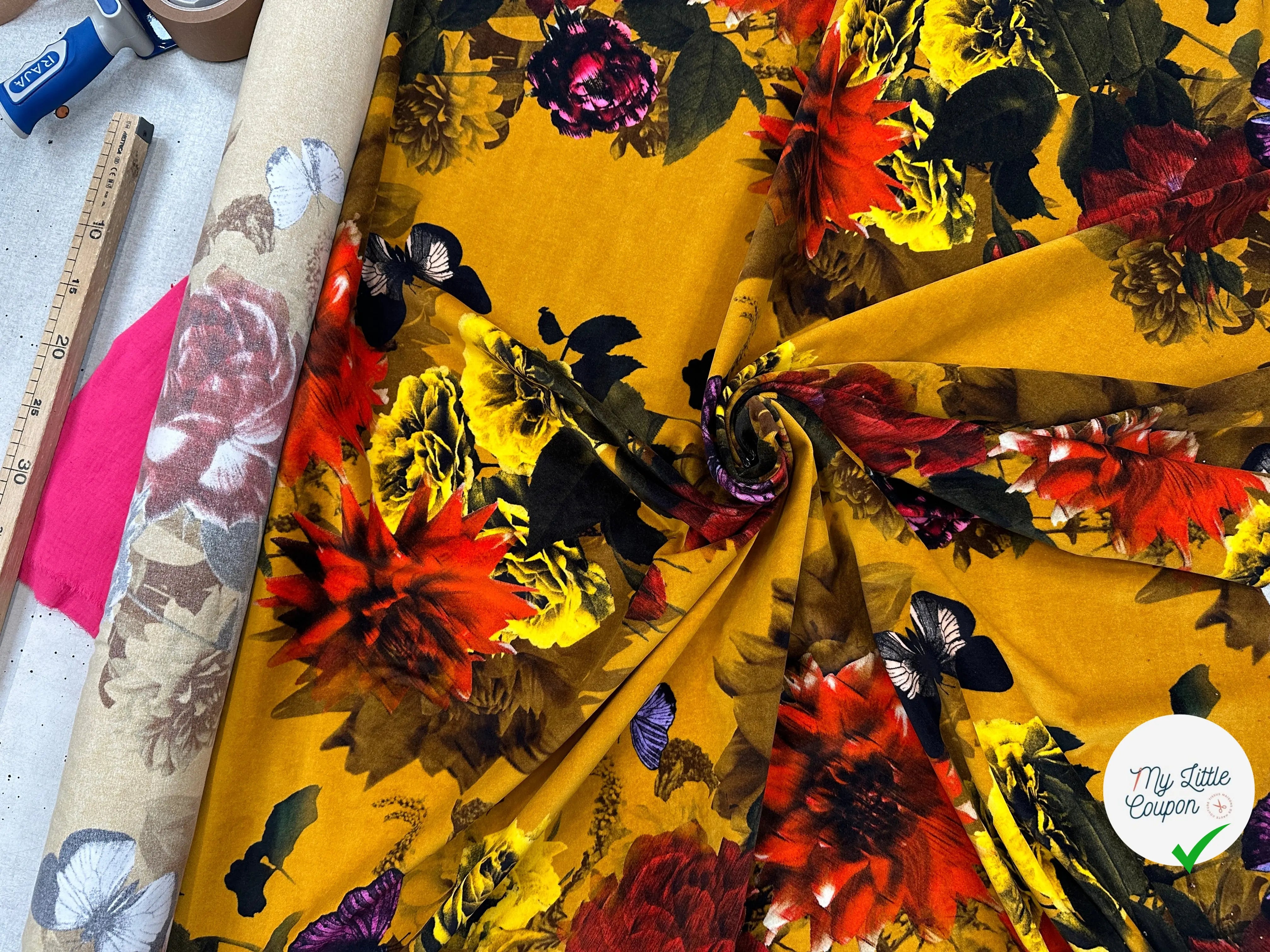 VELOURS DE COTON IMPRIMÉ FLORAL ET PAPILLONS MUSTARD MLC INTERN