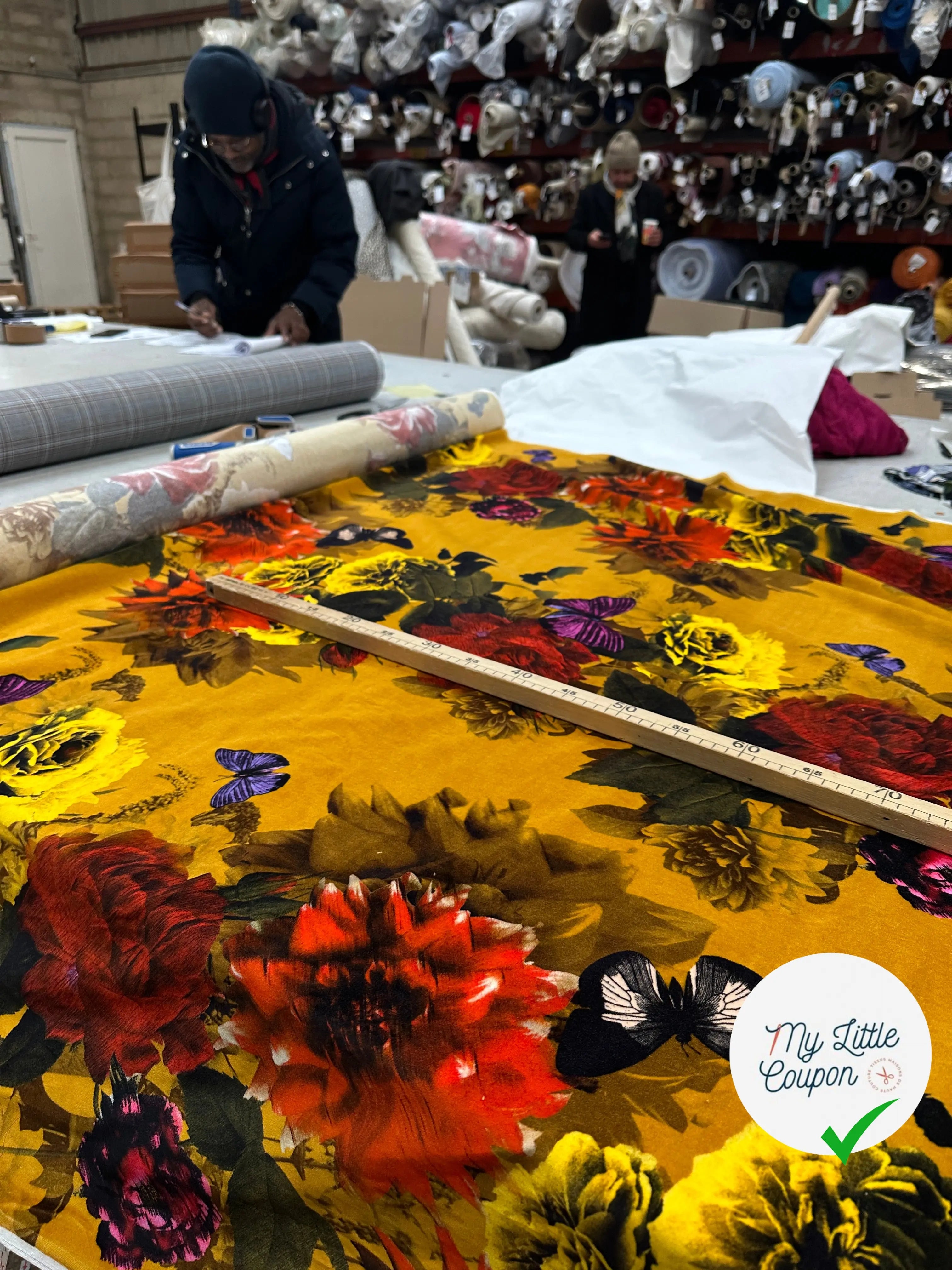 VELOURS DE COTON IMPRIMÉ FLORAL ET PAPILLONS MUSTARD MLC INTERN