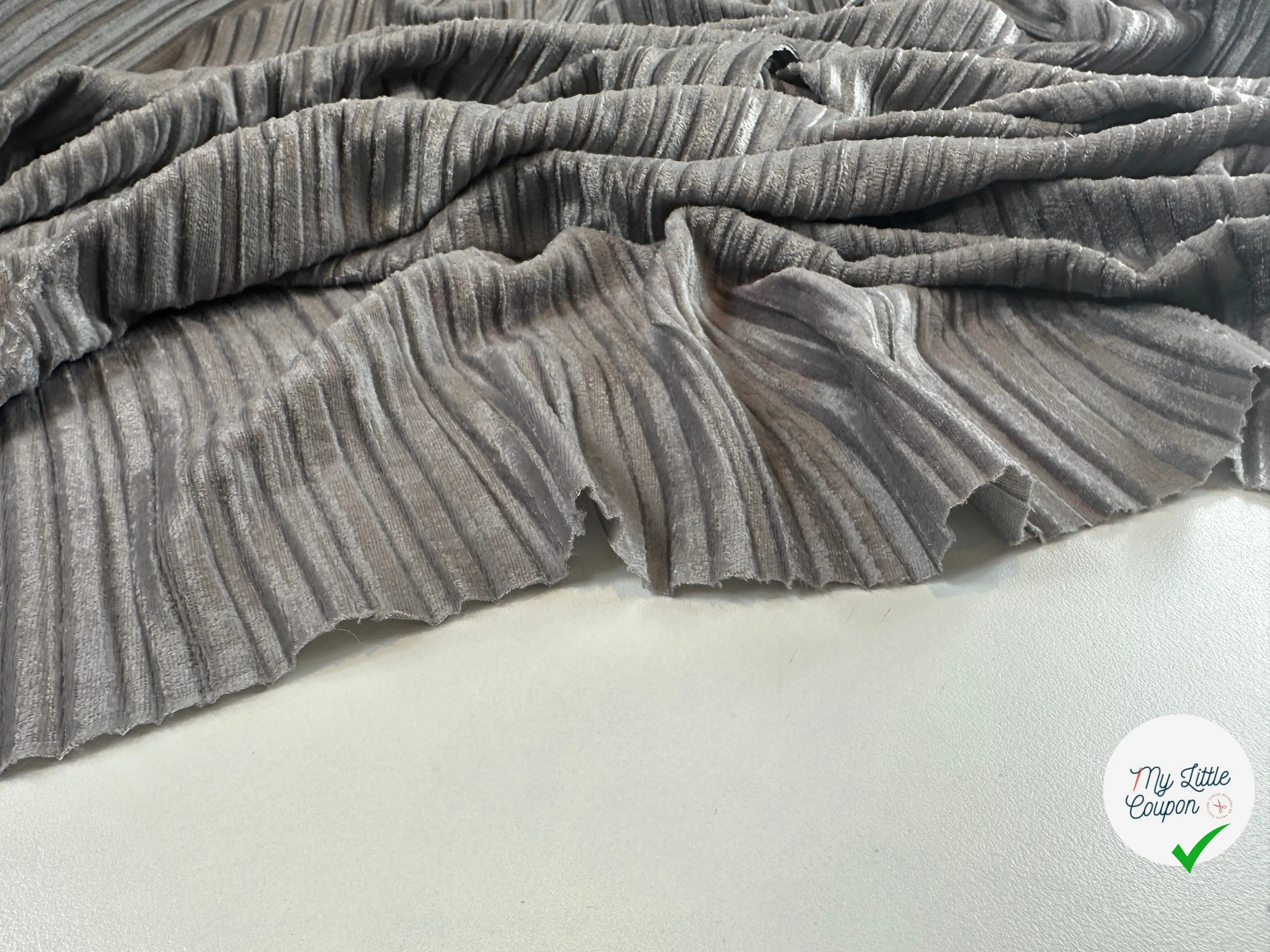 VELOURS PLISSÉ GRIS TAUPE MLC INTERN