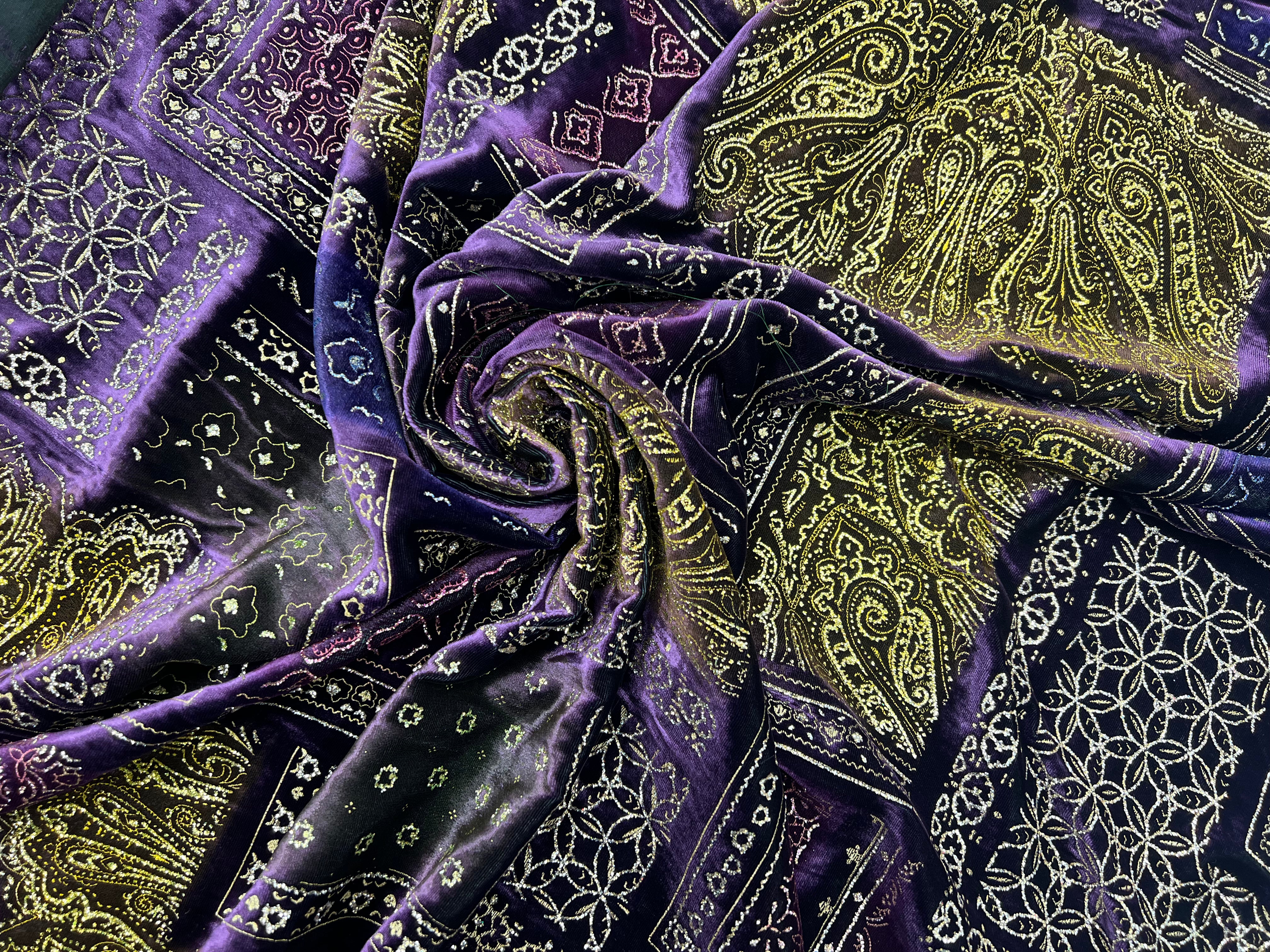 VELOURS PURPLE PROSPECTION MOTIFS DORÉS MSO