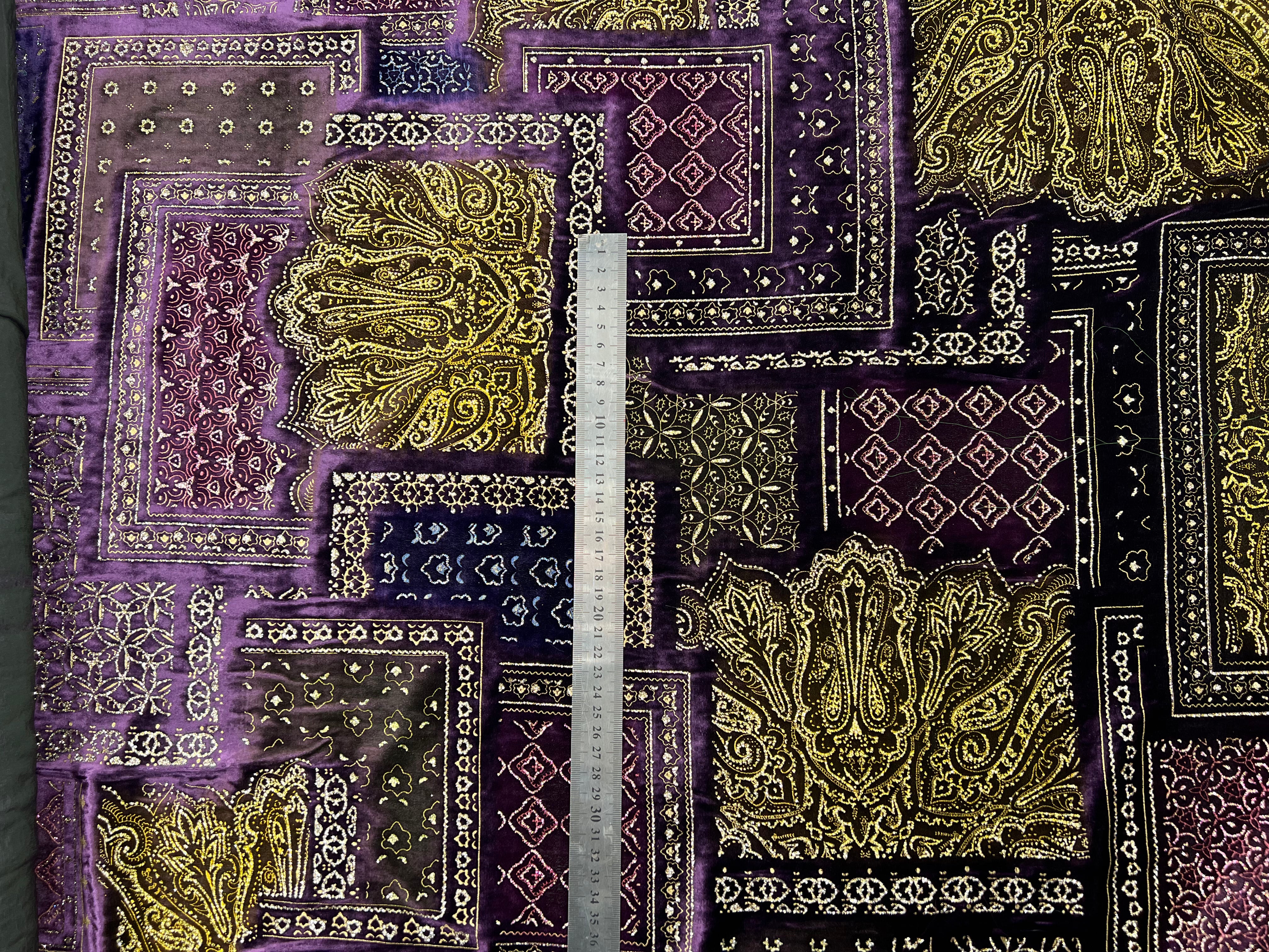 VELOURS PURPLE PROSPECTION MOTIFS DORÉS MSO