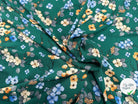 VISCOSE À FLEURS JAPONAISES BLEUES ET BEIGES SUR FOND VERT - My Little Coupon