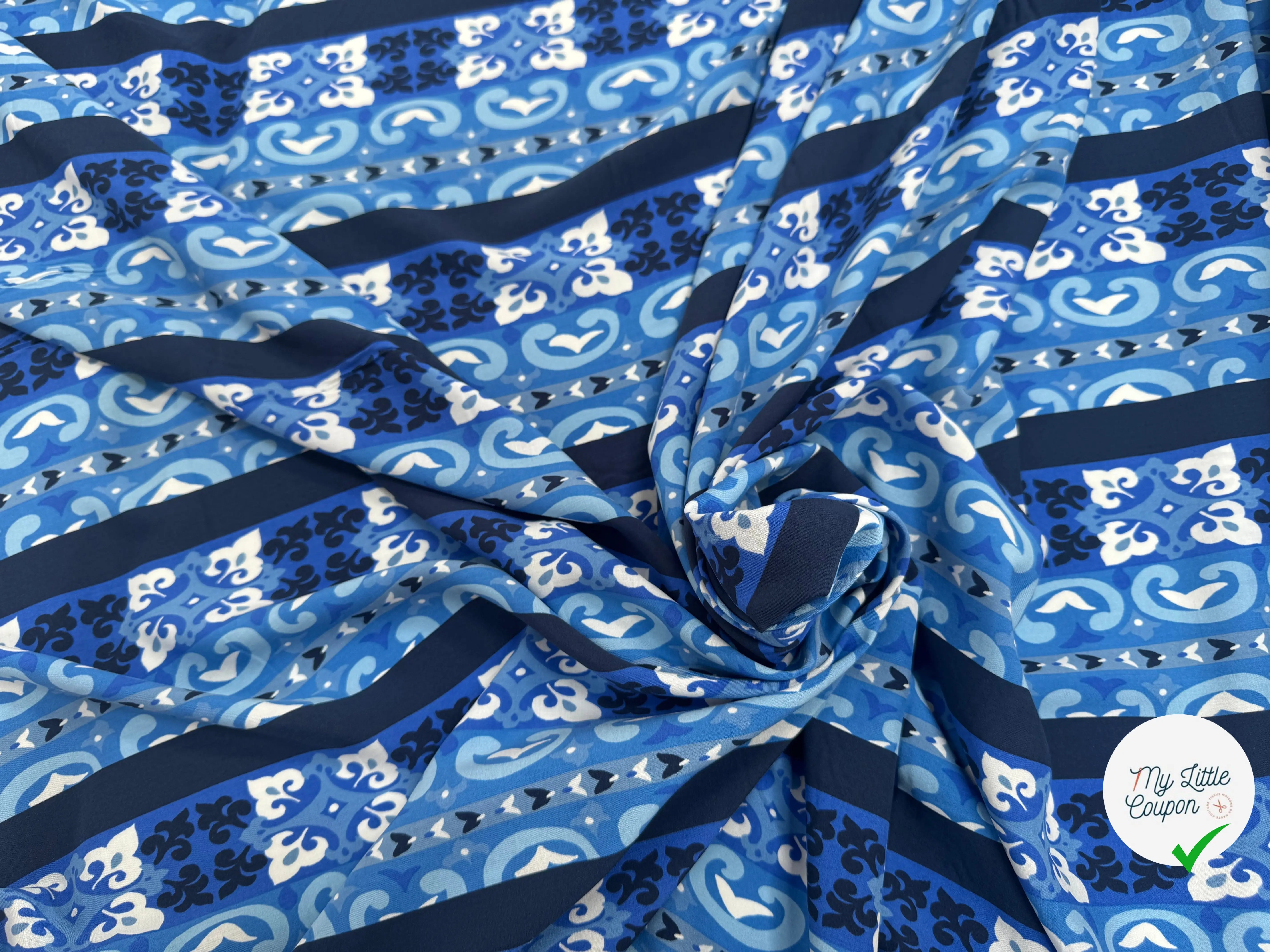 VISCOSE DE BLEU LYS ABSTRAIT ET RAYURES - My Little Coupon