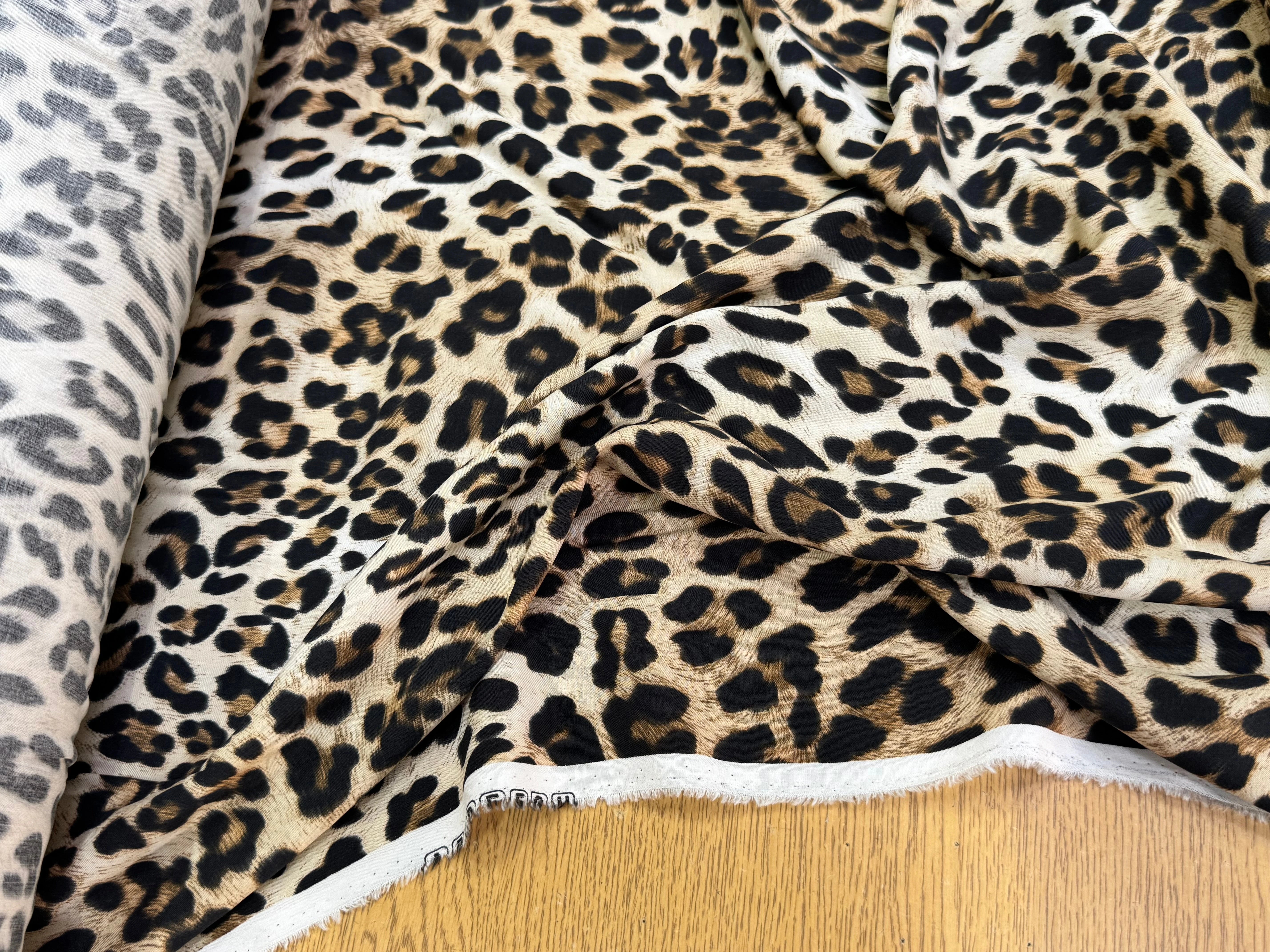 VISCOSE DOUCE LÉOPARDO FLUIDE MARRON BEIGE ET NOIR - My Little Coupon