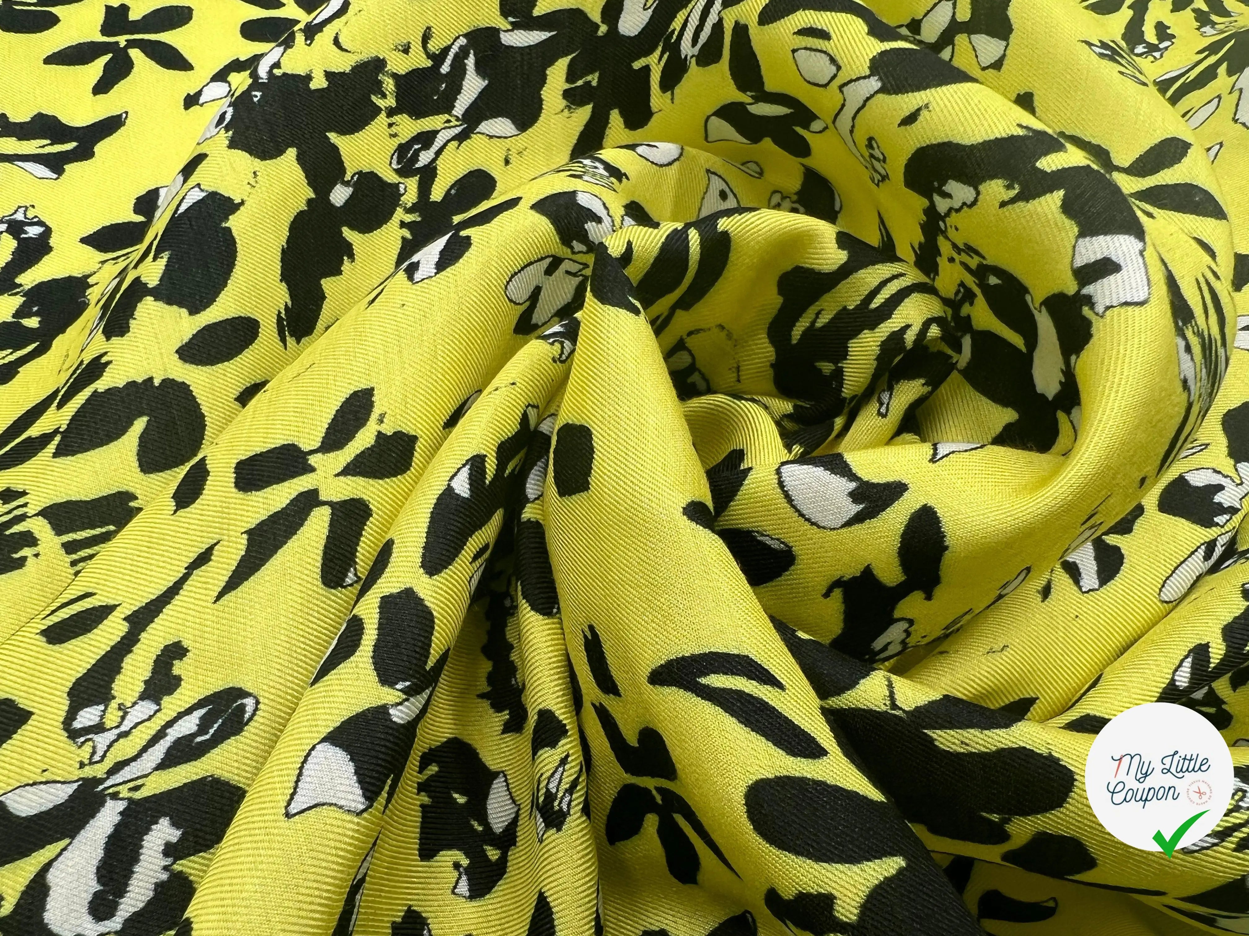 VISCOSE FINEMENT SERGÉE FLORALIE JAUNE ET NOIR - My Little Coupon - tissu - coudre