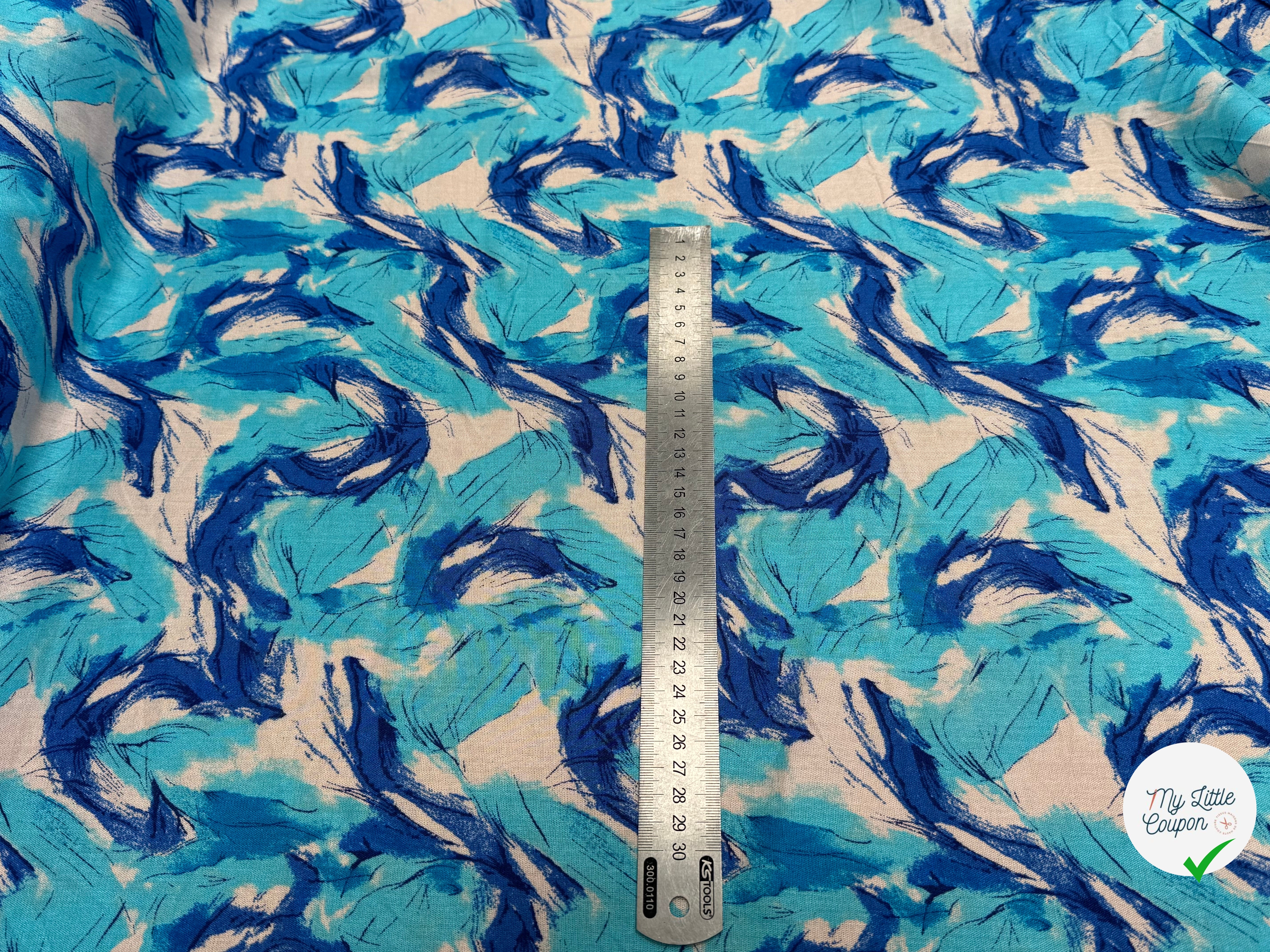 VISCOSE FLUIDE FOND BLANC IMPRIMÉE TOURBILLON ROI TURQUOISE - My Little Coupon
