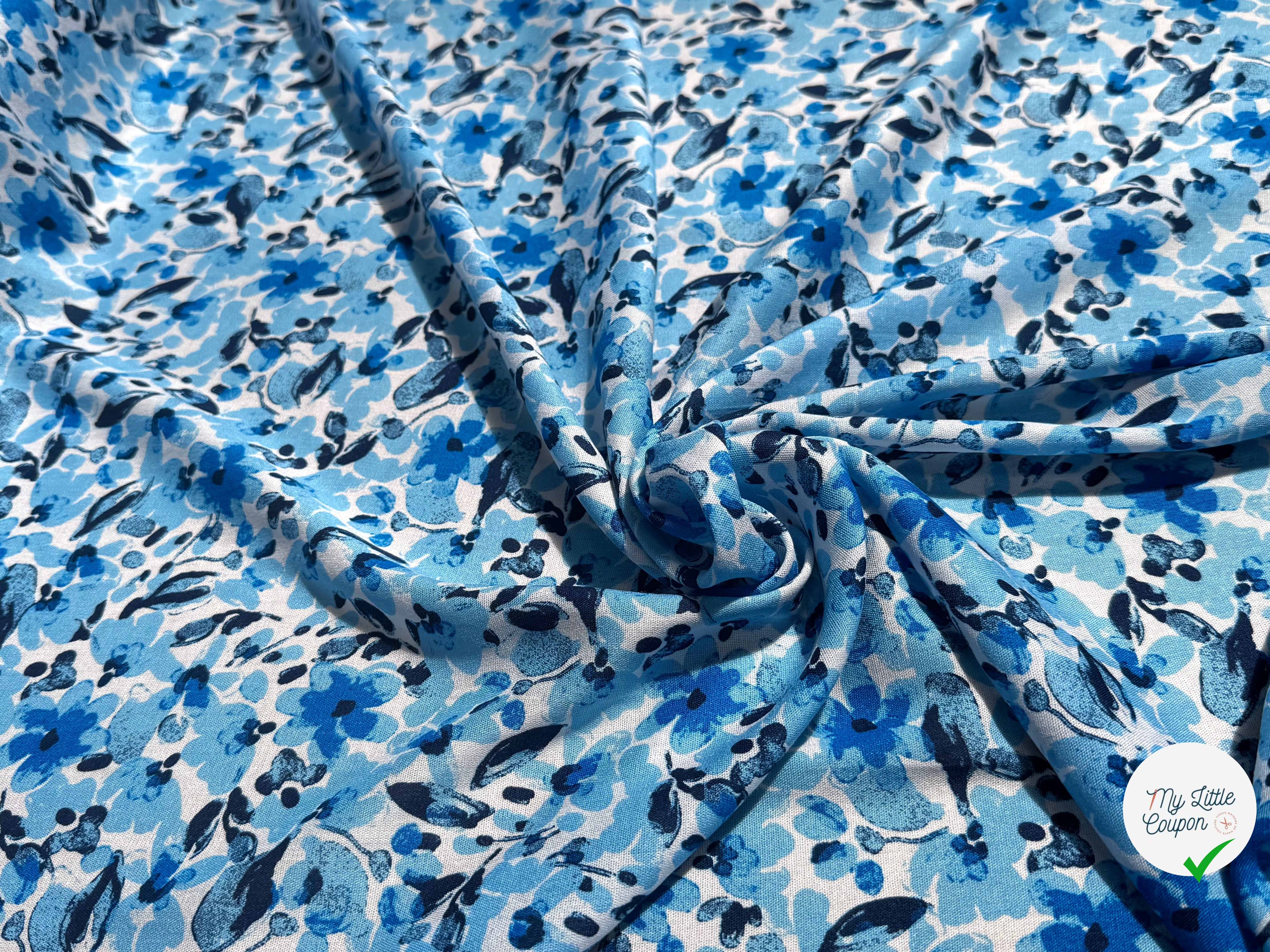 VISCOSE FLUIDE FOND BLANC MOTIFS FLORAUX BLEU - My Little Coupon