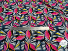 VISCOSE FLUIDE FOND GRIS MOTIFS FEUILLAGES ROSE JAUNE - My Little Coupon