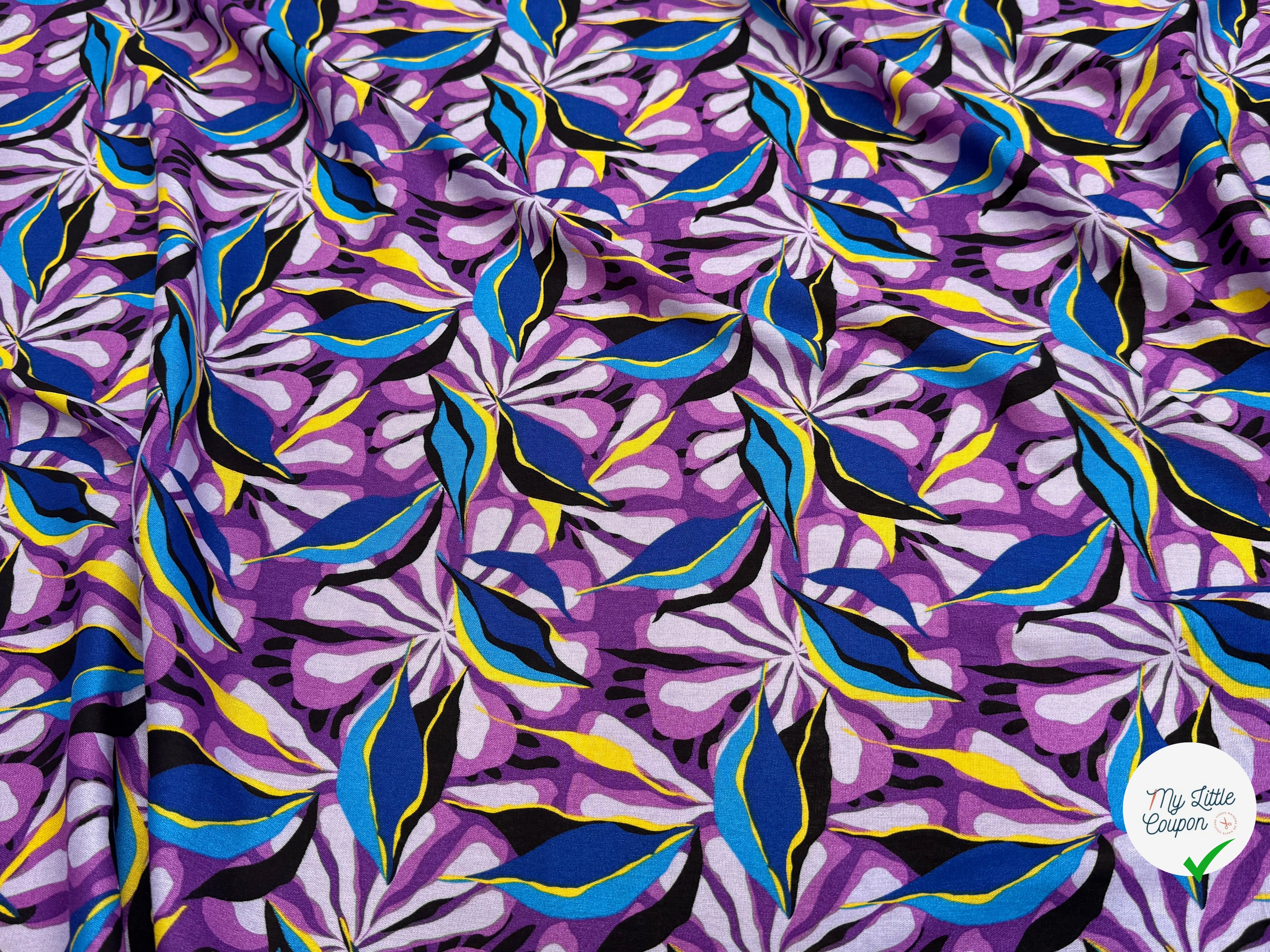 VISCOSE FLUIDE FOND VIOLET MOTIFS FEUILLAGES BLEU NOIR - My Little Coupon